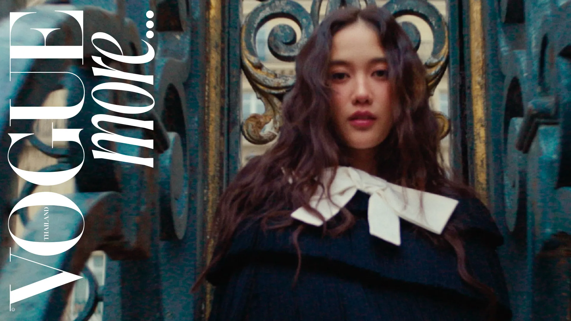 VOGUE MORE | ‘ฟรีน สโรชา‘ ถ่ายทอดตัวตนผ่าน เบื้องหลังแฟชั่นเซ็ต Valentino ส่งตรงจากกรุงปารีส