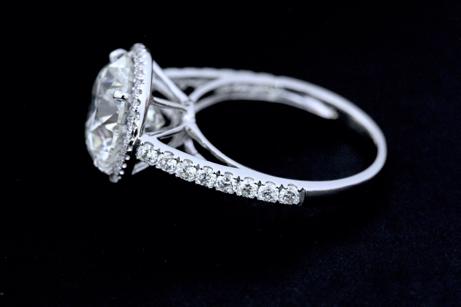 engagement-ring-venus-diamond