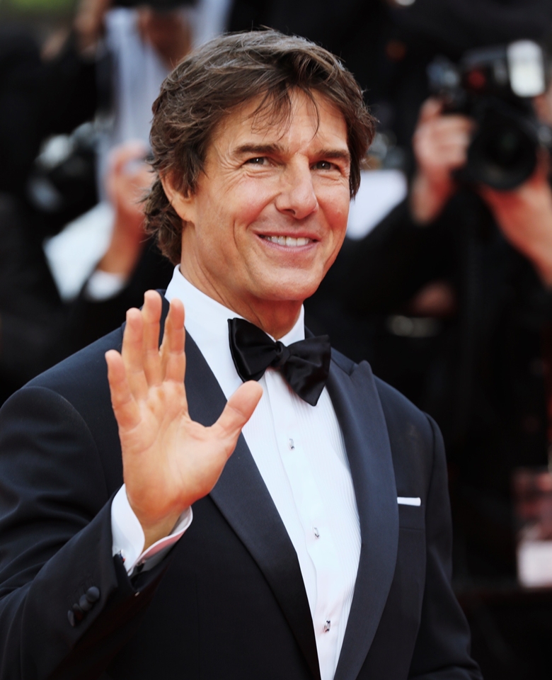 การกลับมาของ Tom Cruise บนพรมแดงงานใหญ่ในวัย 59 ปี  ที่ชวนให้เราคิดถึงมนต์เสน่ห์จากยุค '90s