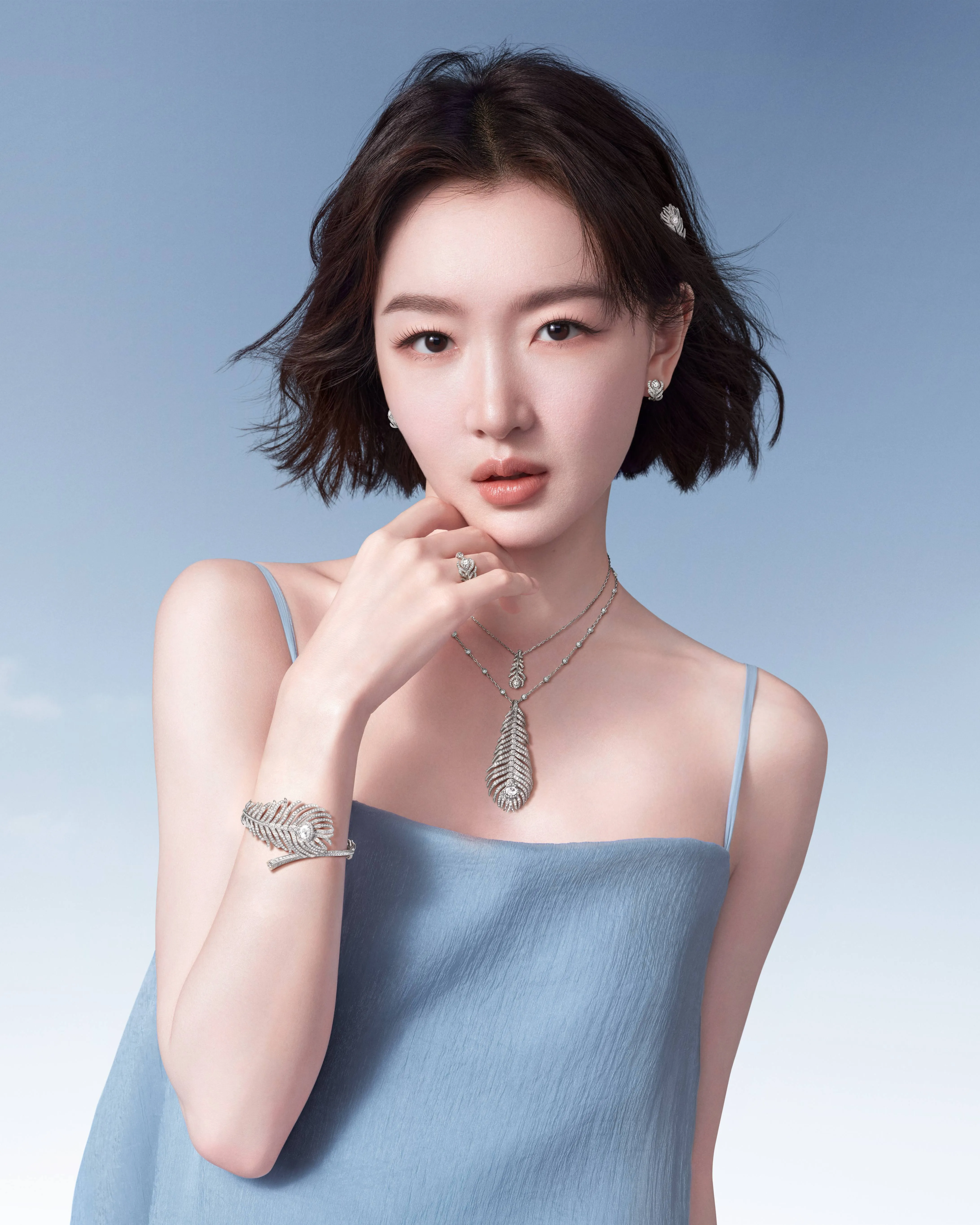 Boucheron เผยคอลเล็กชั่น Plume de Paon โดยได้ 'Zhou Dongyu' มาร่วมถ่ายทอด