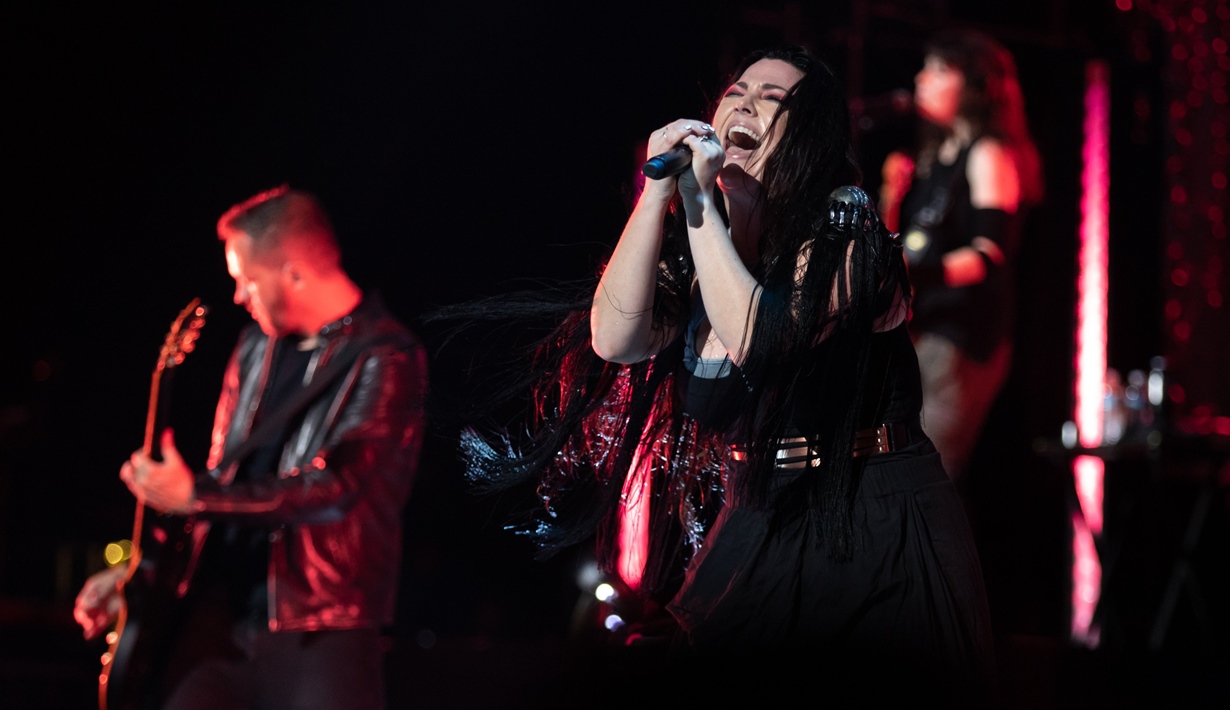 Bring Me To Life, Bring Me To Life evanescence, evanescence, amy lee, amy lee evanescence, evanescence tour, evanescence korn, evanescence concert