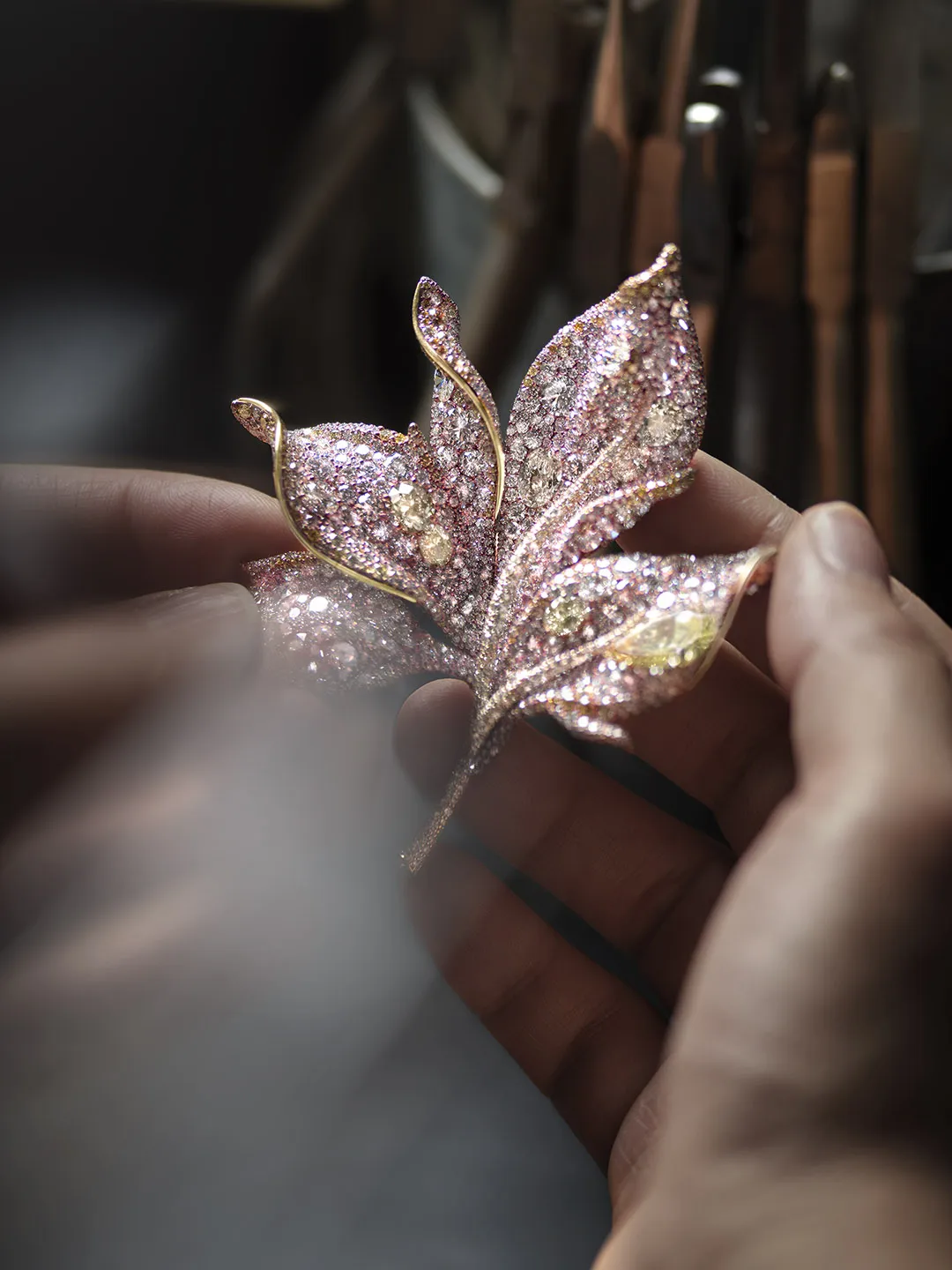 เข็มกลัด Four Seasons Maple Leaf จาก CINDY CHAO The Art Jewel