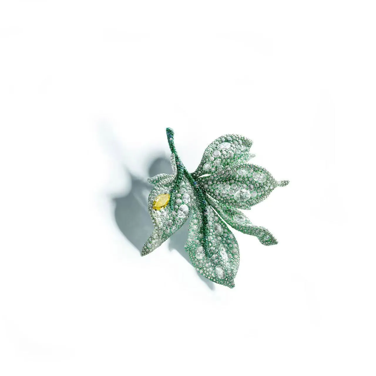 เข็มกลัด Four Seasons Maple Leaf จาก CINDY CHAO The Art Jewel