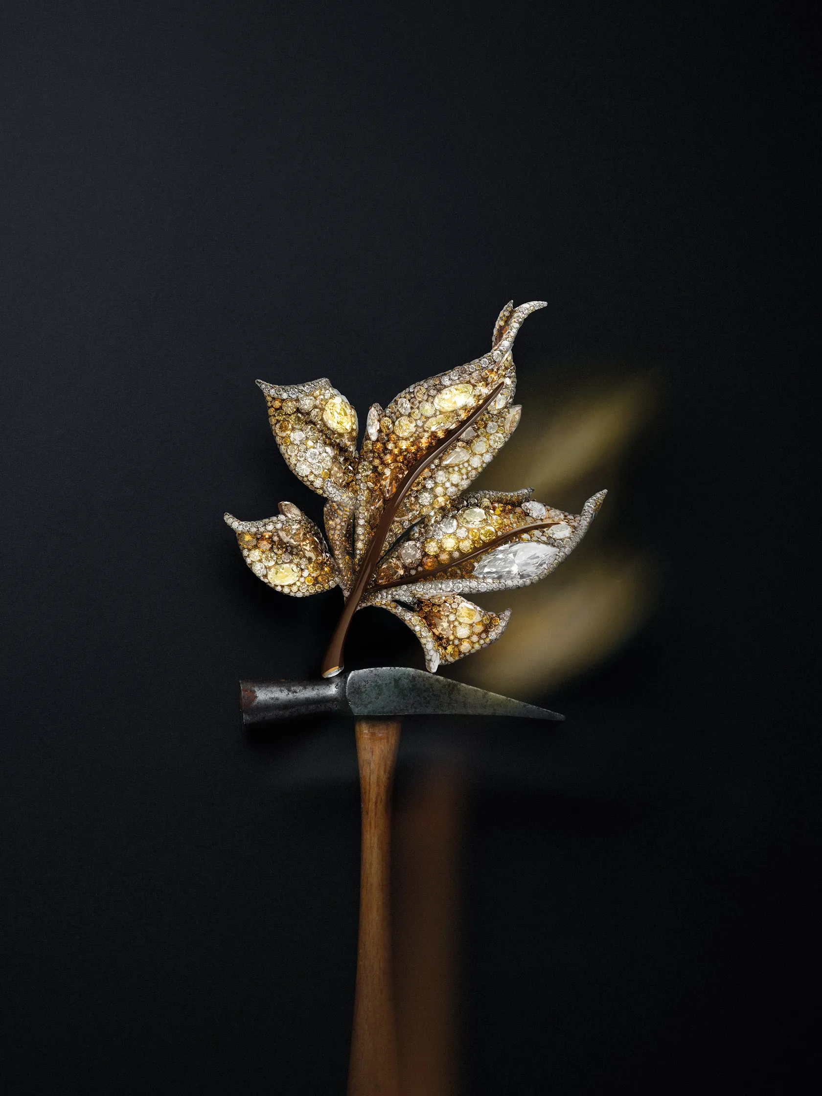 เข็มกลัด White Label Collection Four Seasons Maple จาก CINDY CHAO The Art Jewel