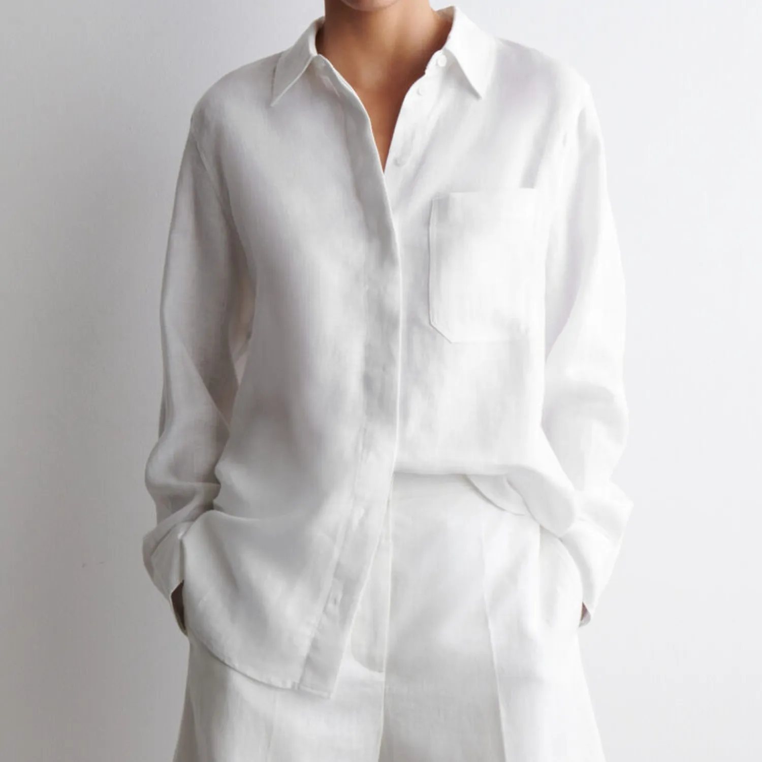 Oversized Linen Shirt (ราคา 2,990 บาท) จาก COS