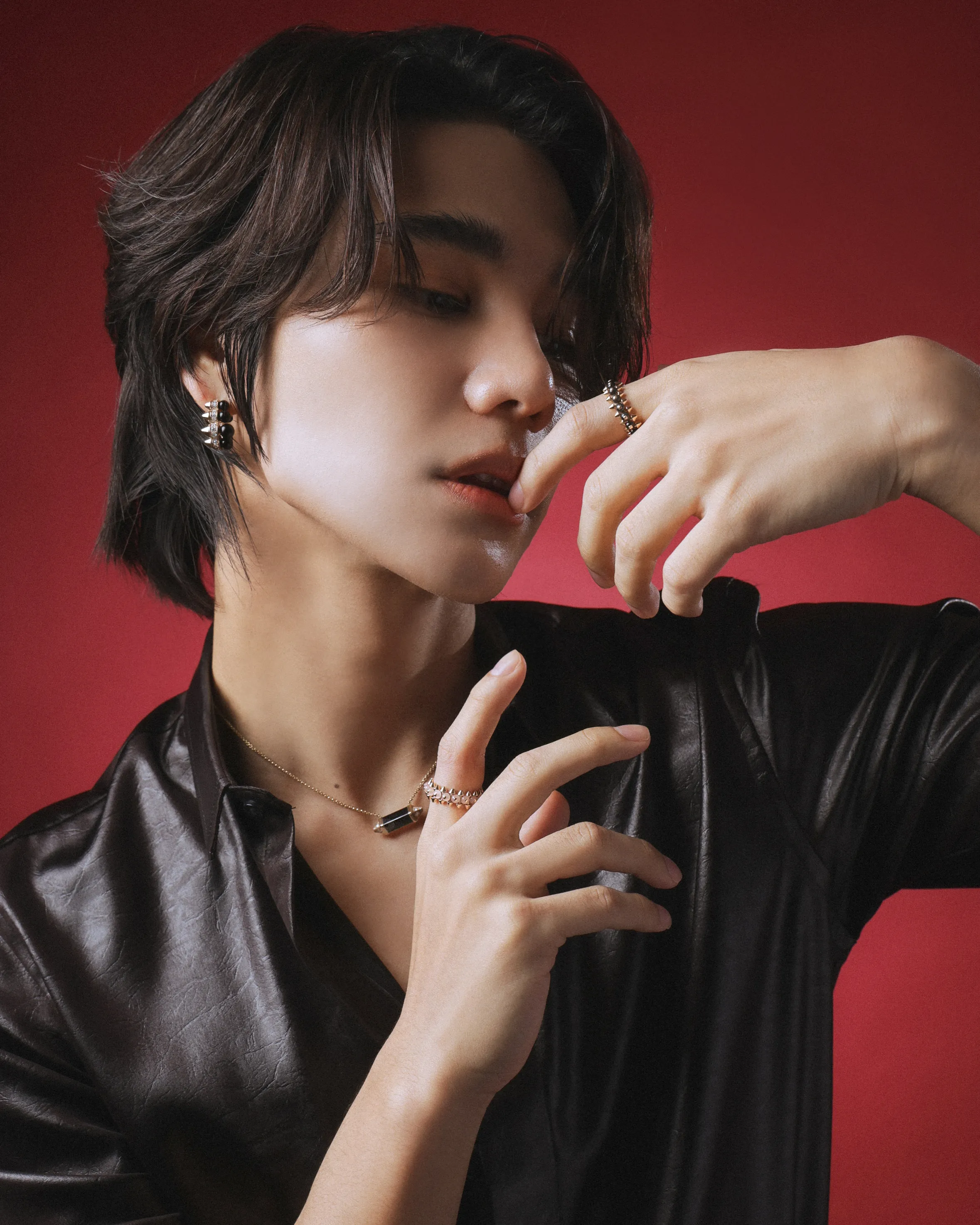เจฟ ซาเตอร์ กับเครื่องประดับ Cartier ในงาน Weibo Gala 2026