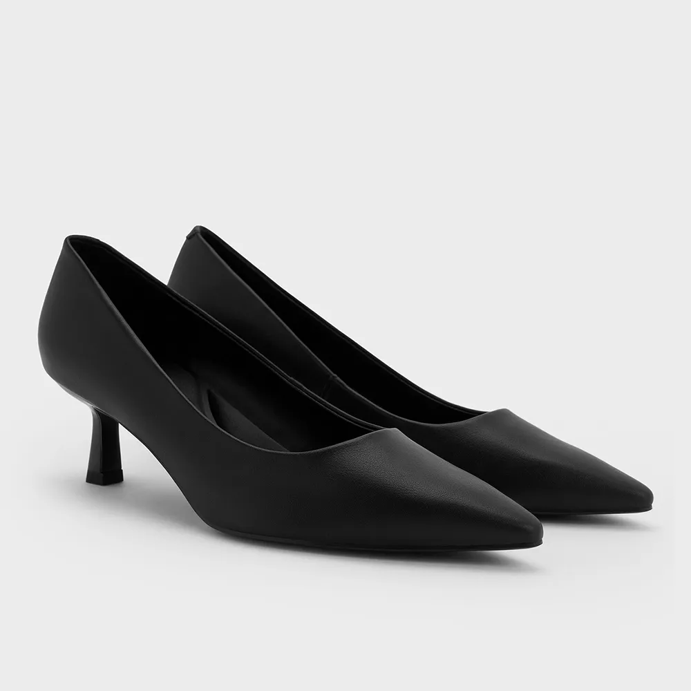 รองเท้าคัชชูสีดำหัวแหลม รุ่น Emmy จาก Charles & Keith ส้นคิทเท่นสูงเล็กน้อย ดีไซน์คลาสสิก
