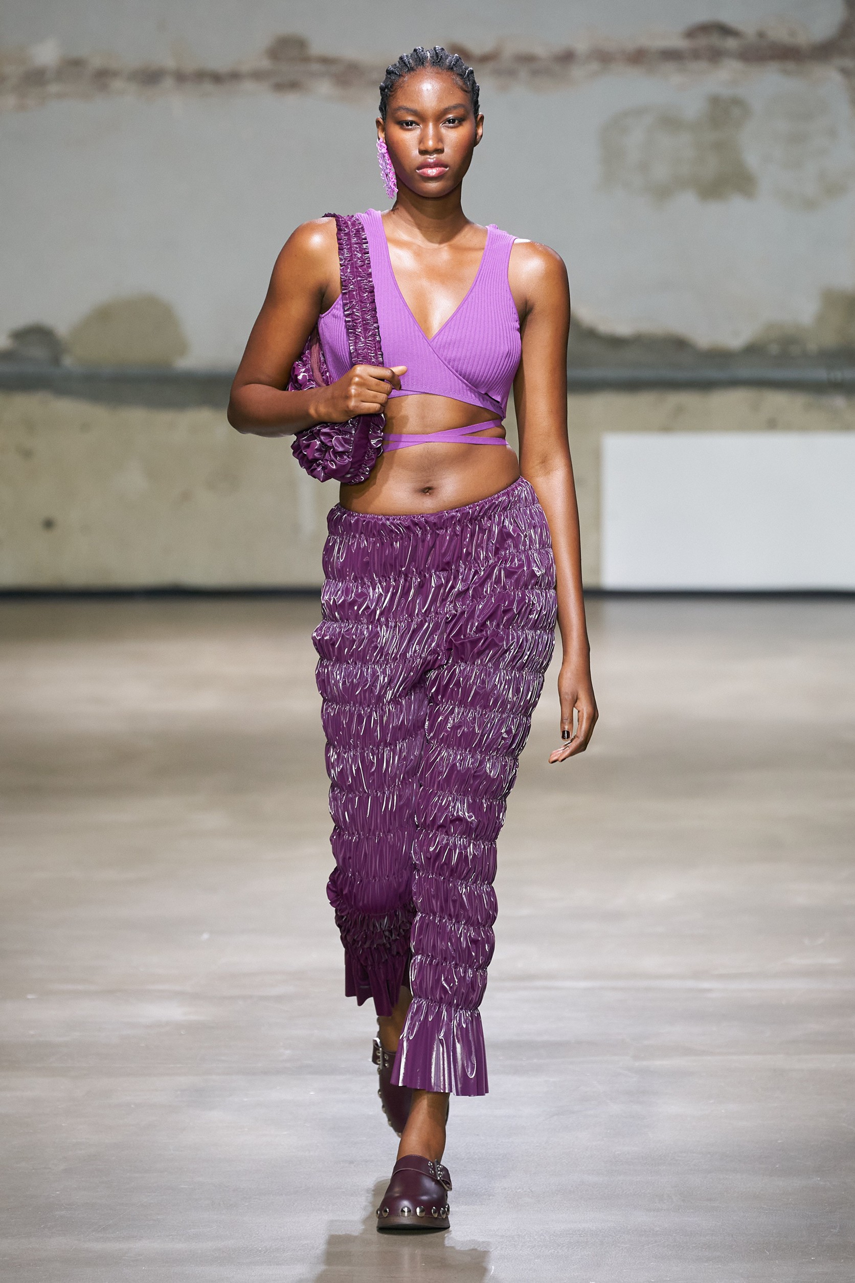 Ester Manas, Ester Manas SS23, PFW, สาวอวบ, แฟชั่นสาวอวบ, แฟชั่นผู้หญิง, แฟชั่นผู้หญิงอวบ, แฟชั่นคนอ้วน, นางแบบพลัสไซซ์, นางแบบพลัสไซส์, นางแบบ plus size, plus size, plus size model