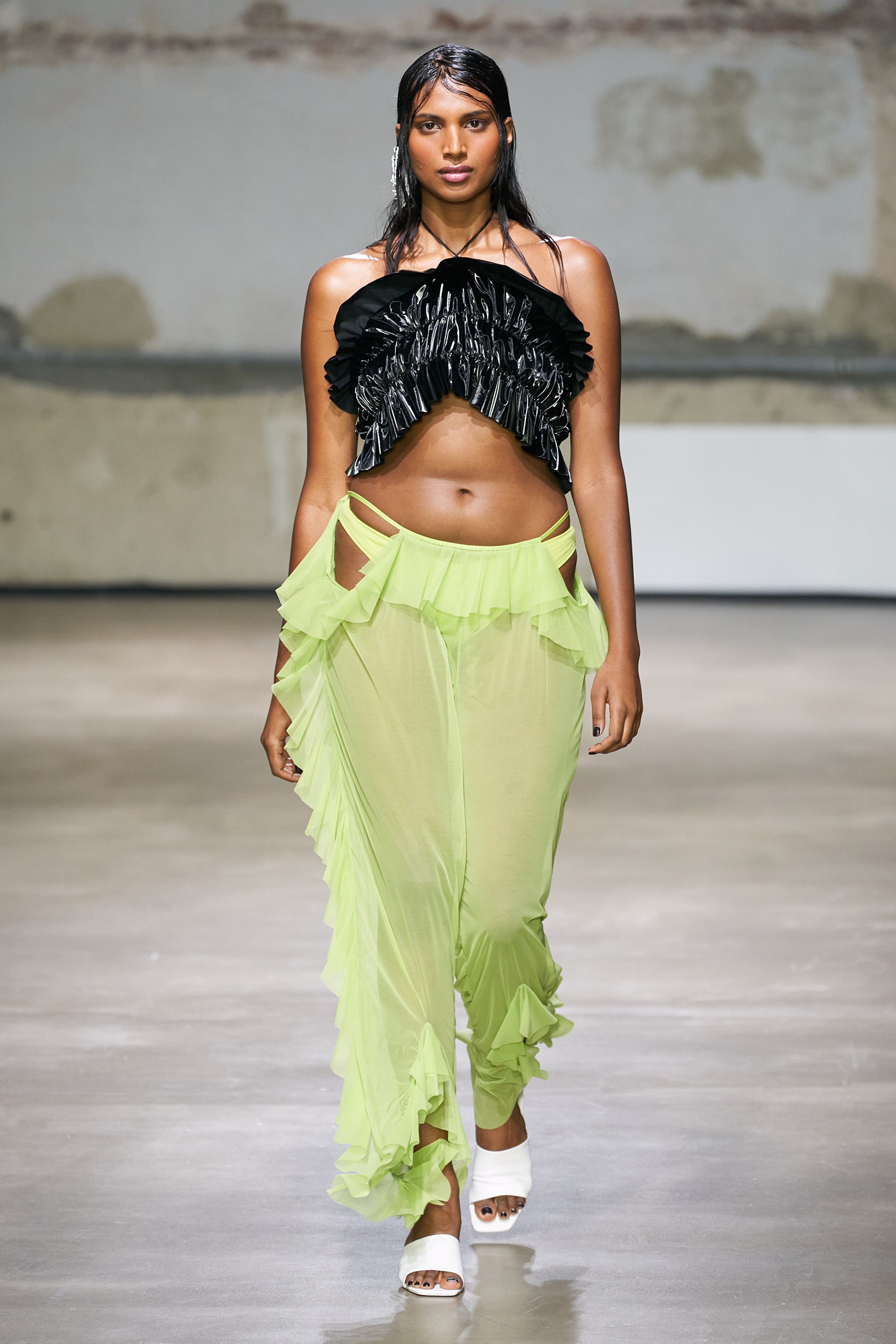 Ester Manas, Ester Manas SS23, PFW, สาวอวบ, แฟชั่นสาวอวบ, แฟชั่นผู้หญิง, แฟชั่นผู้หญิงอวบ, แฟชั่นคนอ้วน, นางแบบพลัสไซซ์, นางแบบพลัสไซส์, นางแบบ plus size, plus size, plus size model