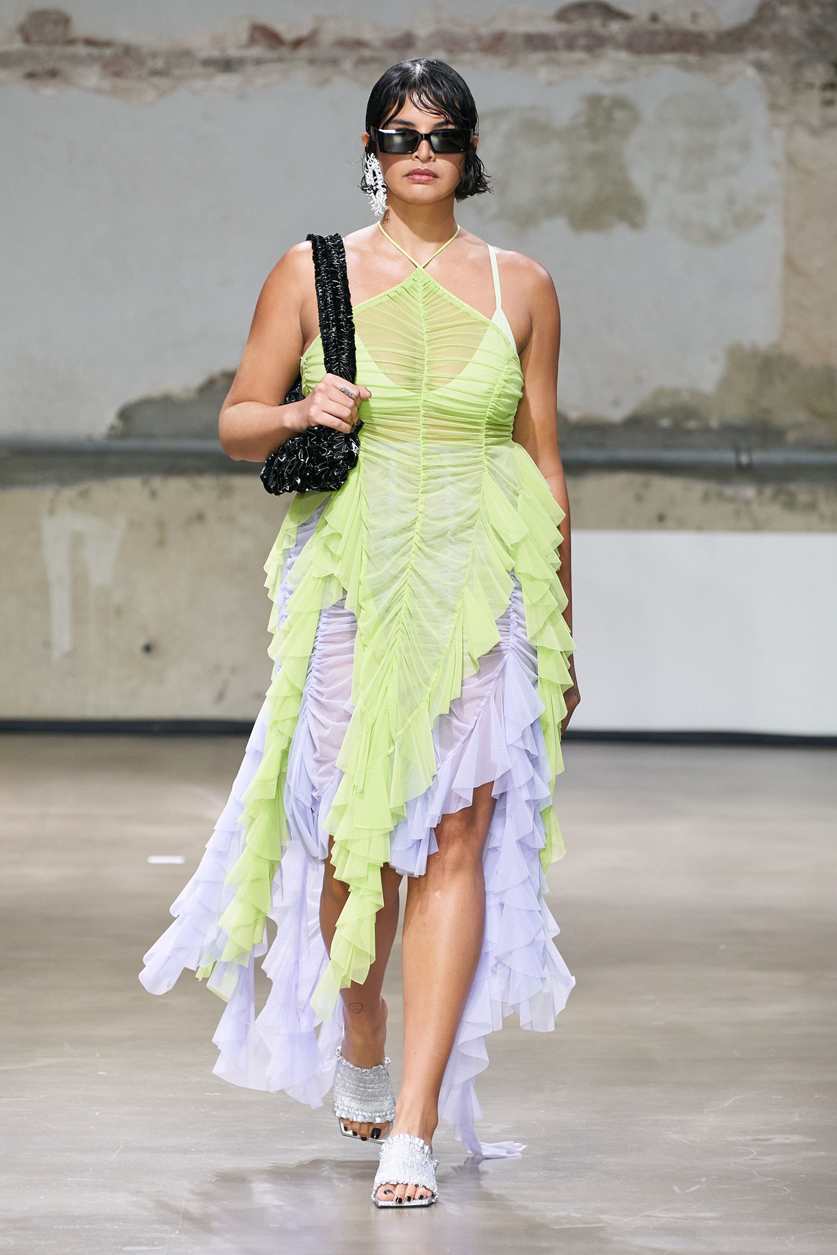 Ester Manas, Ester Manas SS23, PFW, สาวอวบ, แฟชั่นสาวอวบ, แฟชั่นผู้หญิง, แฟชั่นผู้หญิงอวบ, แฟชั่นคนอ้วน, นางแบบพลัสไซซ์, นางแบบพลัสไซส์, นางแบบ plus size, plus size, plus size model