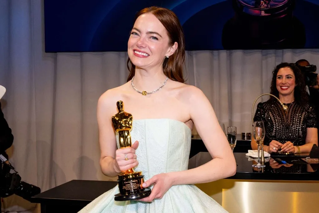 เจาะลึกเบื้องหลังชื่อ Emma Stone ที่แท้จริงแล้วเธอไม่ได้ใช้ชื่อนี้มา ...