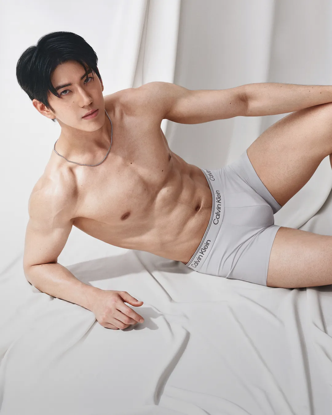 ซี ทวินันท์ บนแคมเปญฤดูใบไม้ร่วง 2026 ของ Calvin Klein