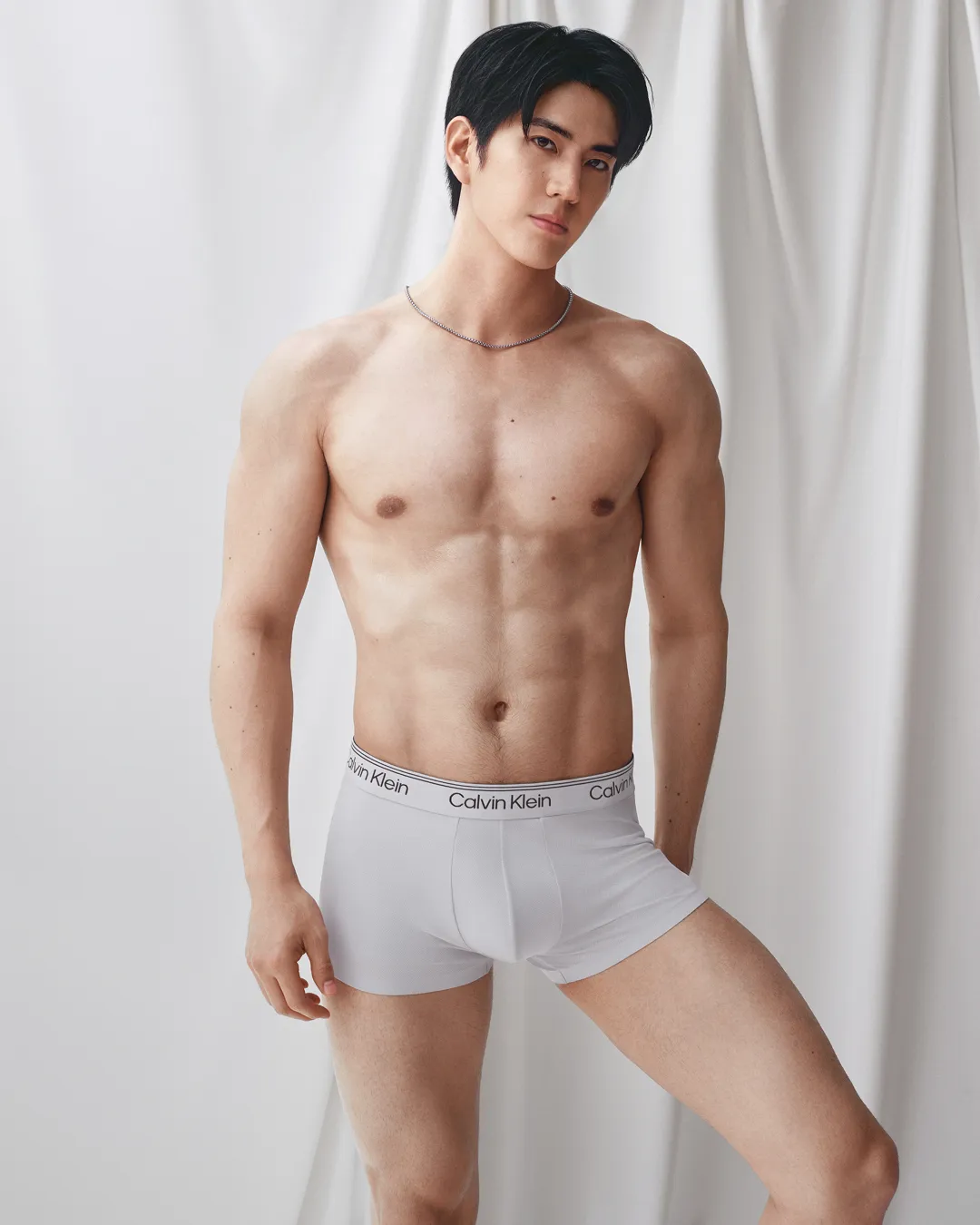 ซี ทวินันท์ บนแคมเปญฤดูใบไม้ร่วง 2026 ของ Calvin Klein