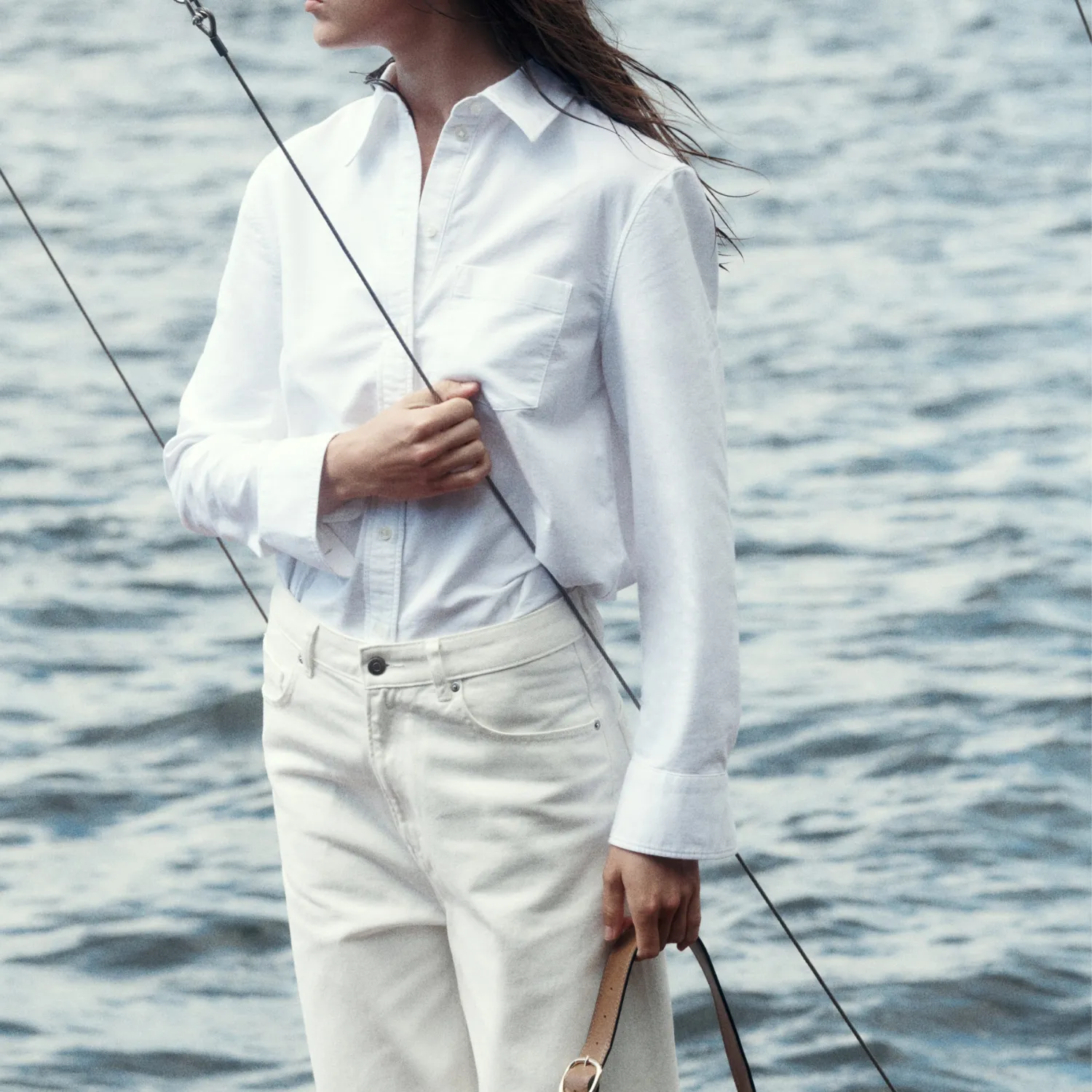 Oxford Shirt (ราคา 799 บาท) จาก H&M