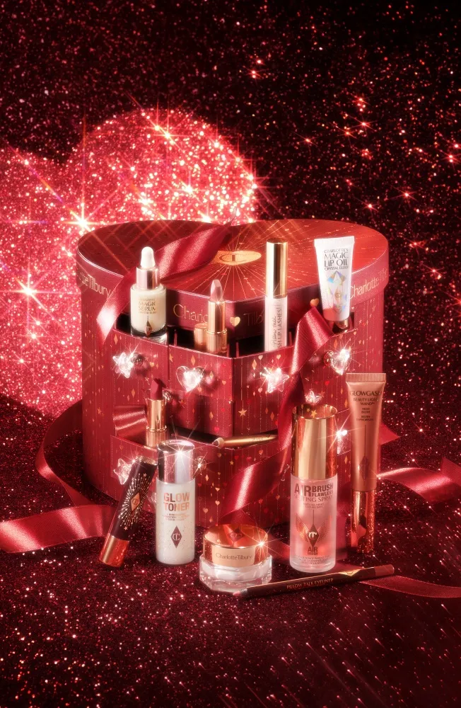 Treasure Chest of Love (Advent Calendar) (8,900 บาท) หีบสมบัติรูปทรงหัวใจที่รวมเอา 11 ไอเท็มขายดีขนาดพกพาไว้ในกล่องเดียว