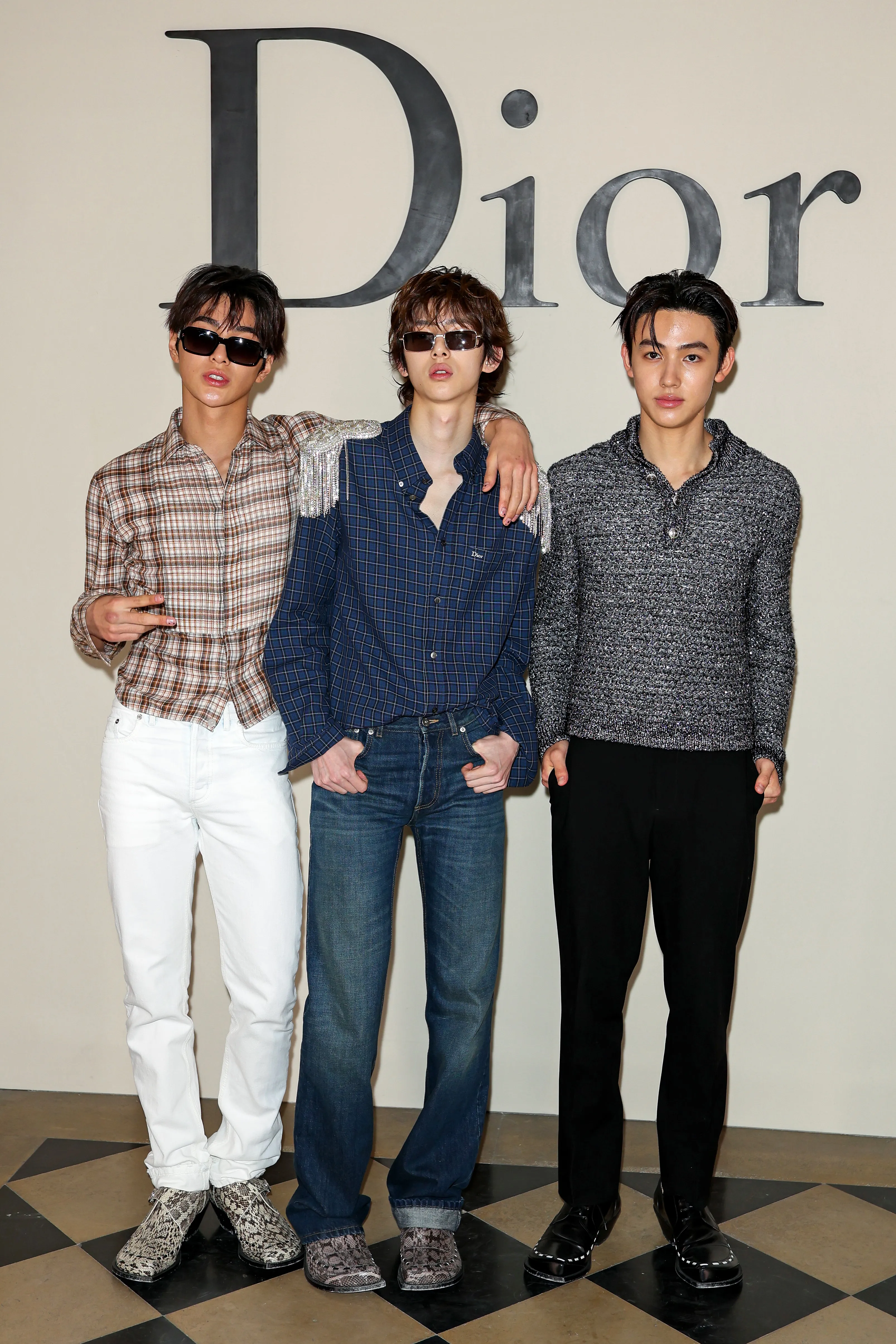 'Juhoon' , 'Seonghyeon' และ 'Keonho' ในโชว์ Dior คอลเล็กชั่นเสื้อผ้าบุรุษ ฤดูใบไม้ผลิ/ฤดูร้อน 2027