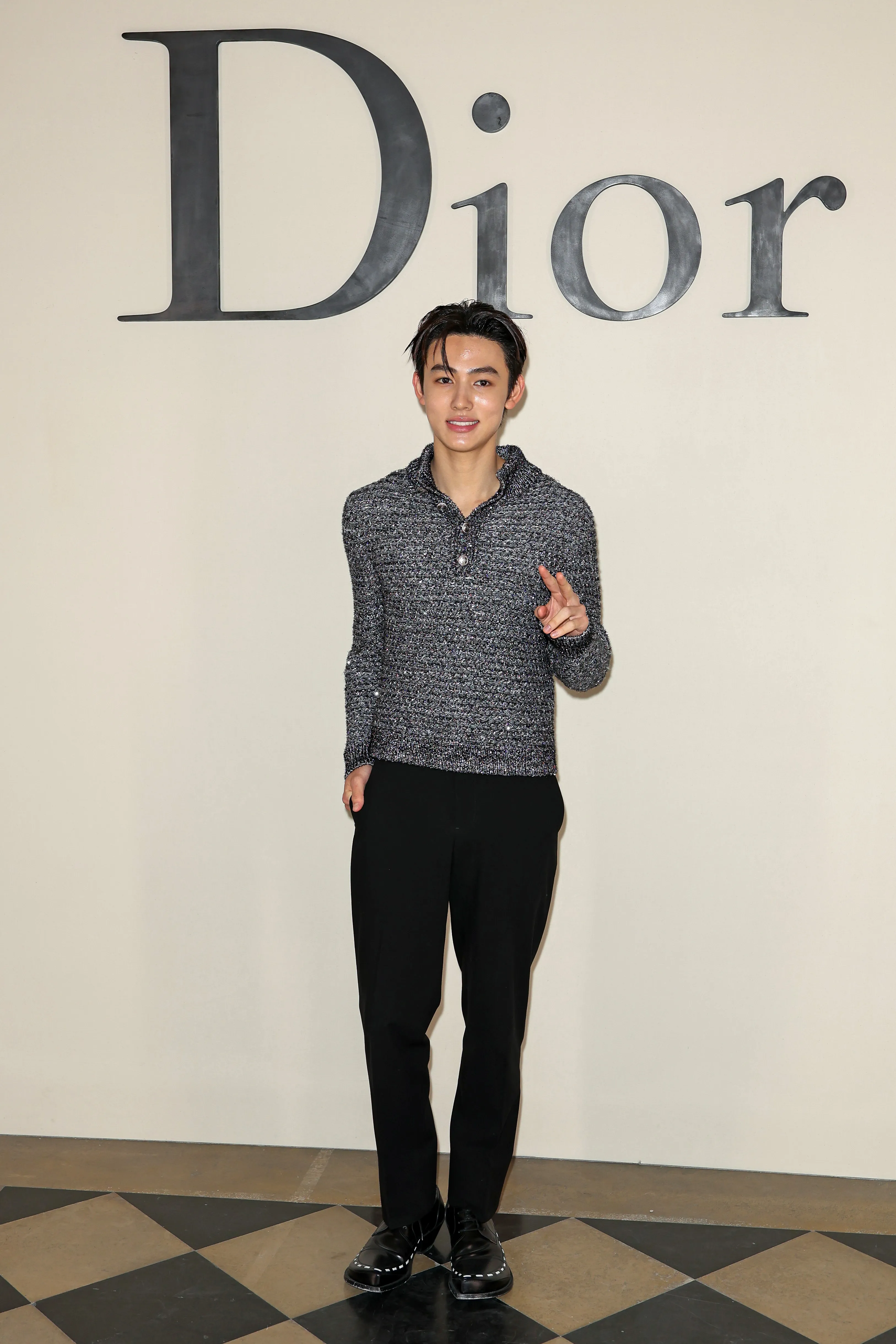 'Seonghyeon' ในโชว์ Dior คอลเล็กชั่นเสื้อผ้าบุรุษ ฤดูใบไม้ผลิ/ฤดูร้อน 2027
