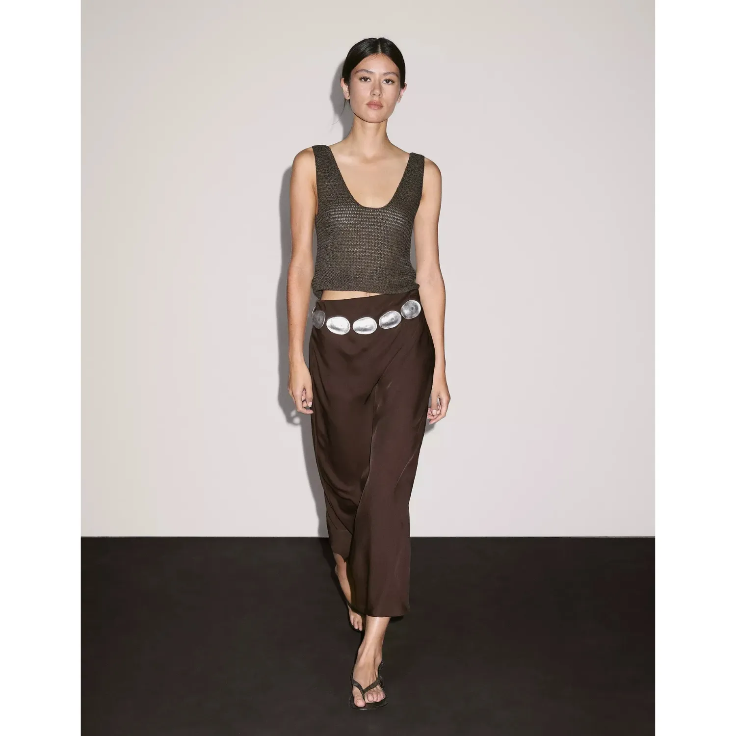 Flowing Satin Midi Skirt (ราคา 4,700 บาท) จาก Massimo Dutti
