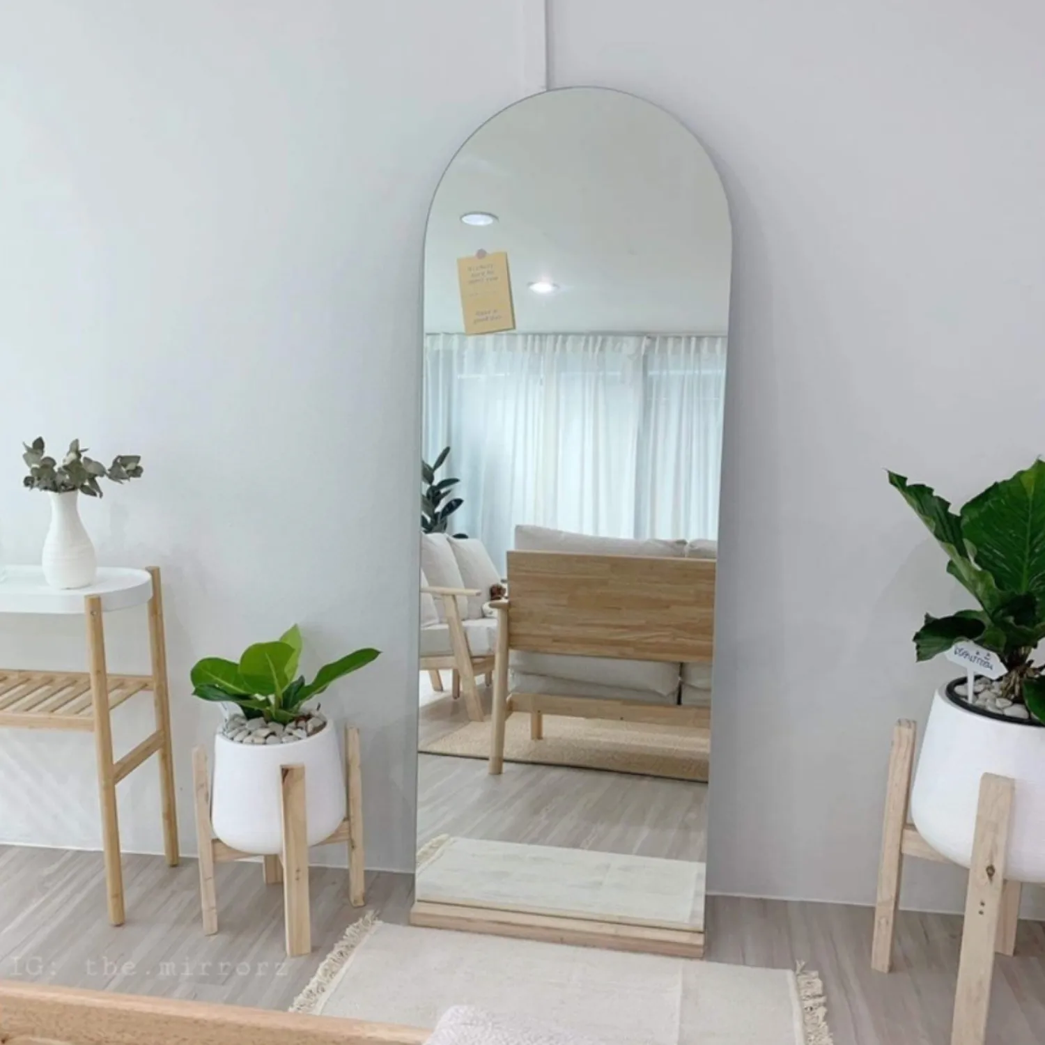 Front Door (ราคา 2,300 บาท) จาก Mirror Décor