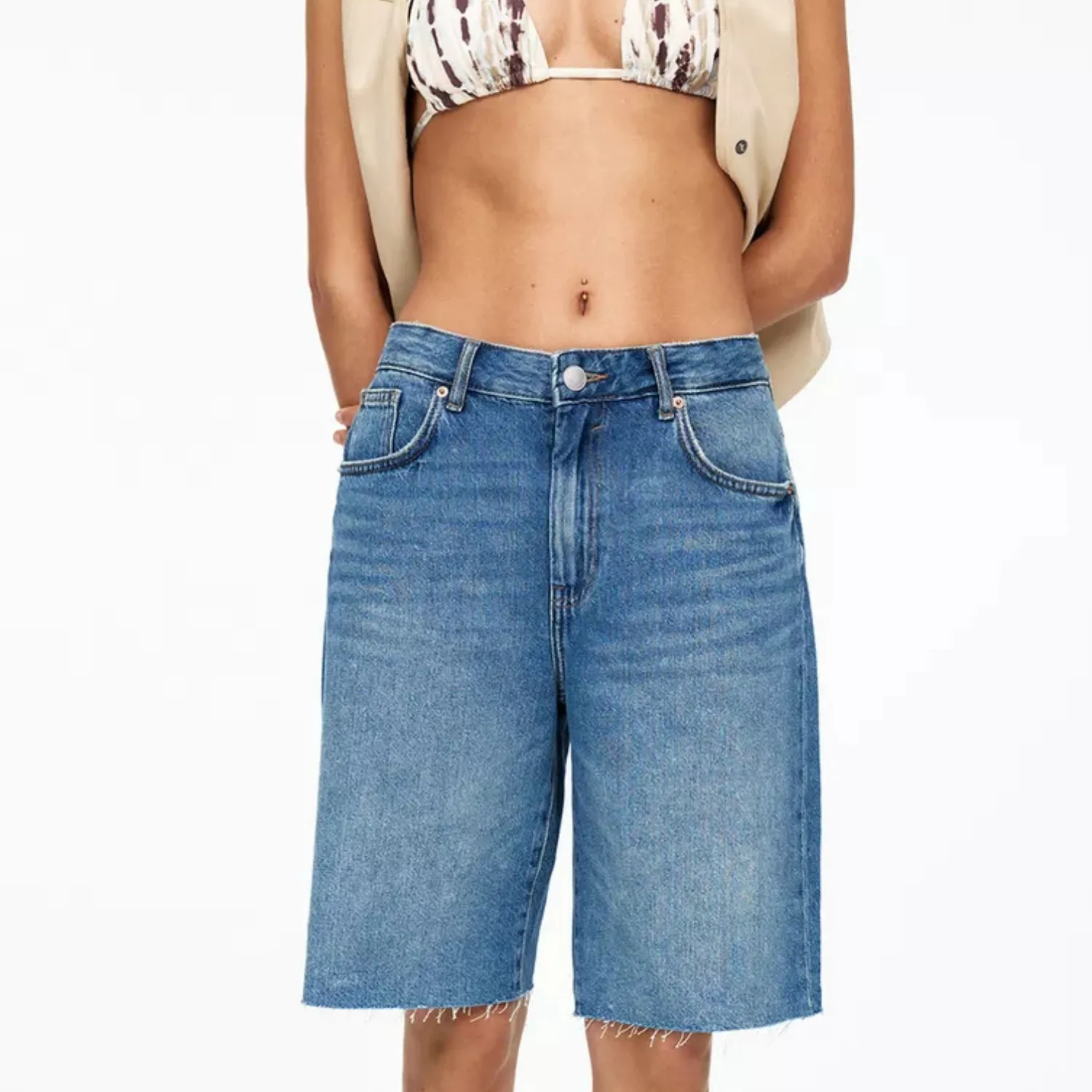 Baggy Jorts (ราคา 1,590 บาท) จาก Pull & Bear