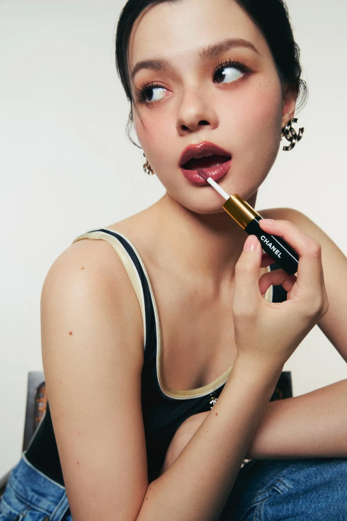 เบ็คกี้-รีเบคก้า กับลิปสติก LE ROUGE DUO สี 182 Light Brown จาก CHANEL 