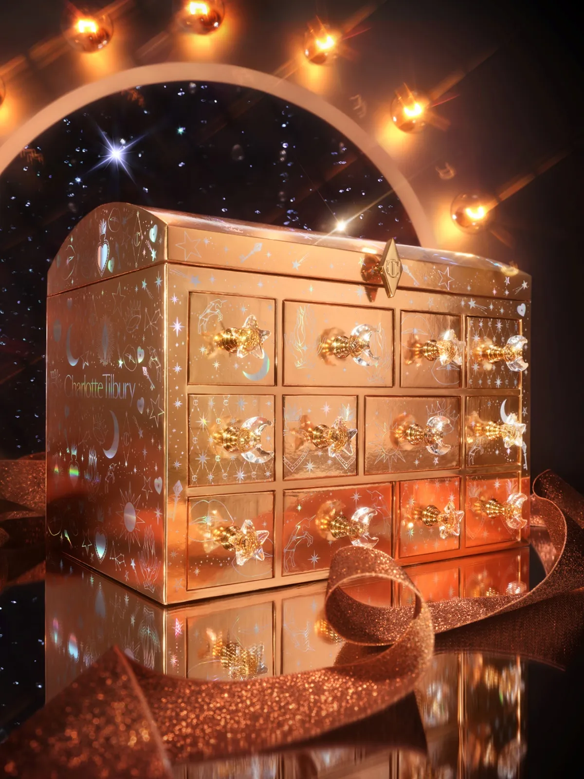 Charlotte's Beauty Treasure Chest (Advent Calendar) 10,200.- ฮอลิเดย์ 2025 จาก Charlotte Tilbury