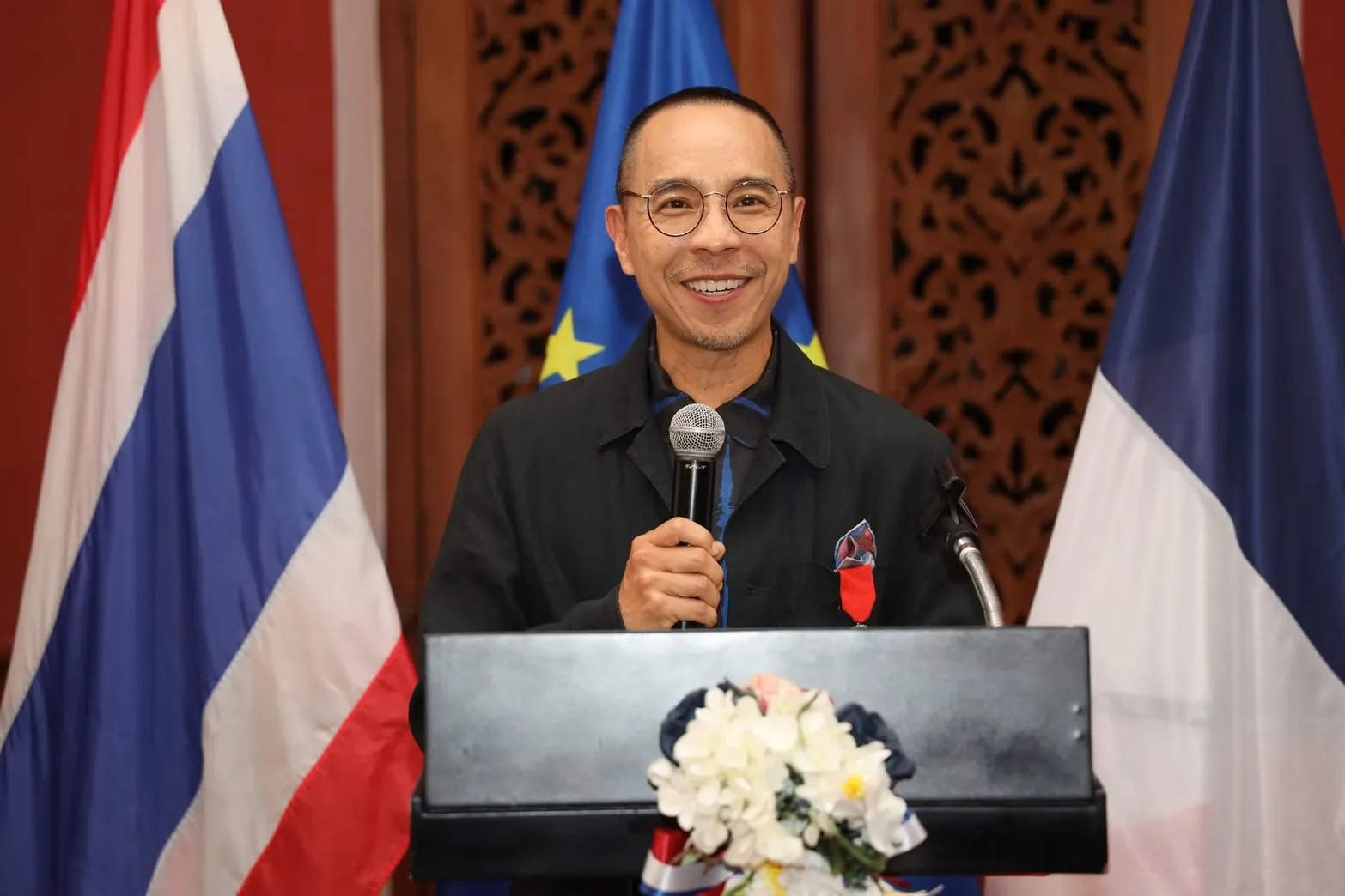 'เจ้ย-อภิชาติพงศ์' รับมอบเครื่องอิสริยาภรณ์เลฌียงดอเนอร์ จากเอกอัครราชทูตฝรั่งเศส