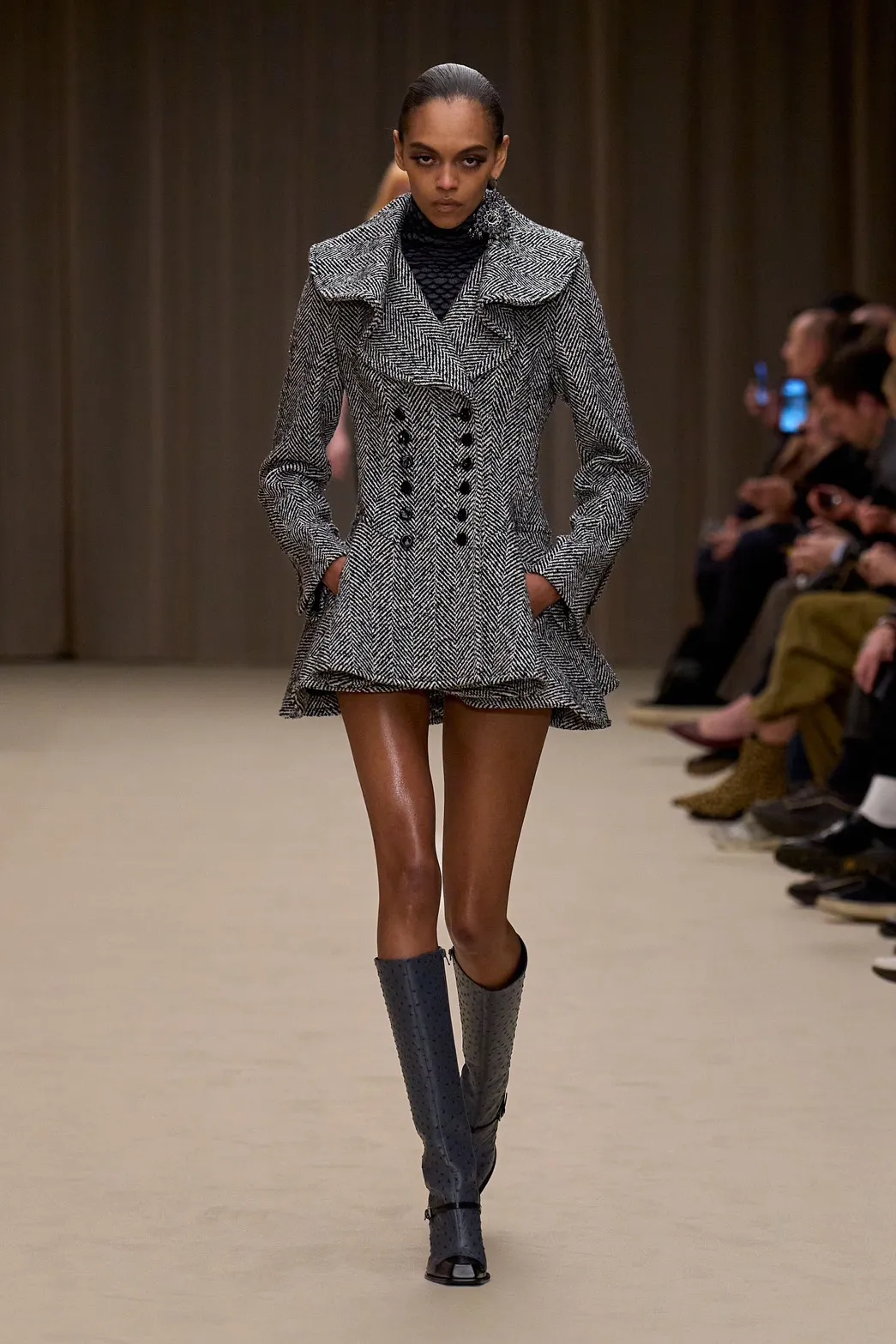 McQueen คอลเล็กชั่น ฤดูใบไม้ร่วง/ฤดูหนาว 2026