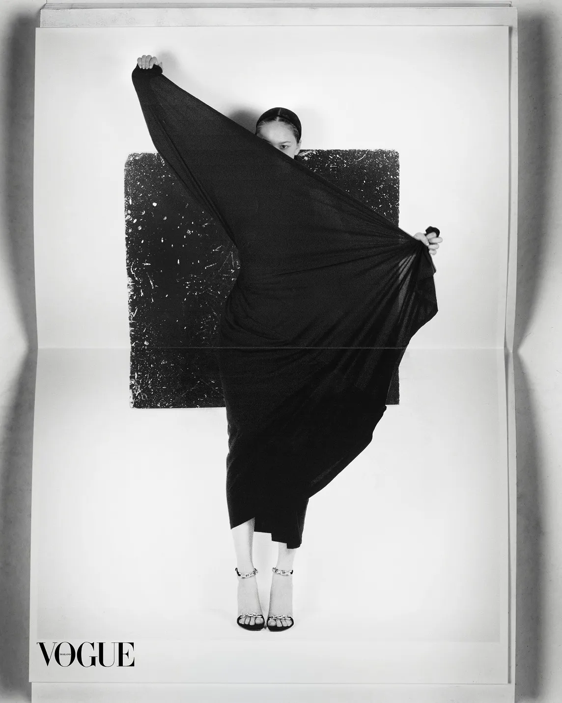 แฟชั่นเซ็ต Vogue Th August 2026 'Art of Collecting'