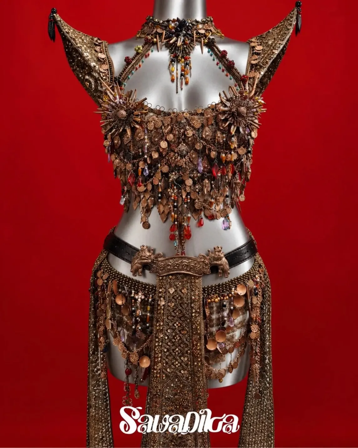 ชุดจาก HOOK'S by PRAPAKAS ที่ 'LISA' สวมใส่ใน MV 'SaWaDika'