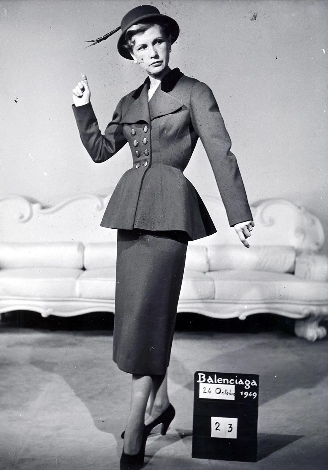 BALENCIAGA BASQUE WAIST ARCHIVES (Hiver 1948, Look 49) ©Balenciaga Archives Paris