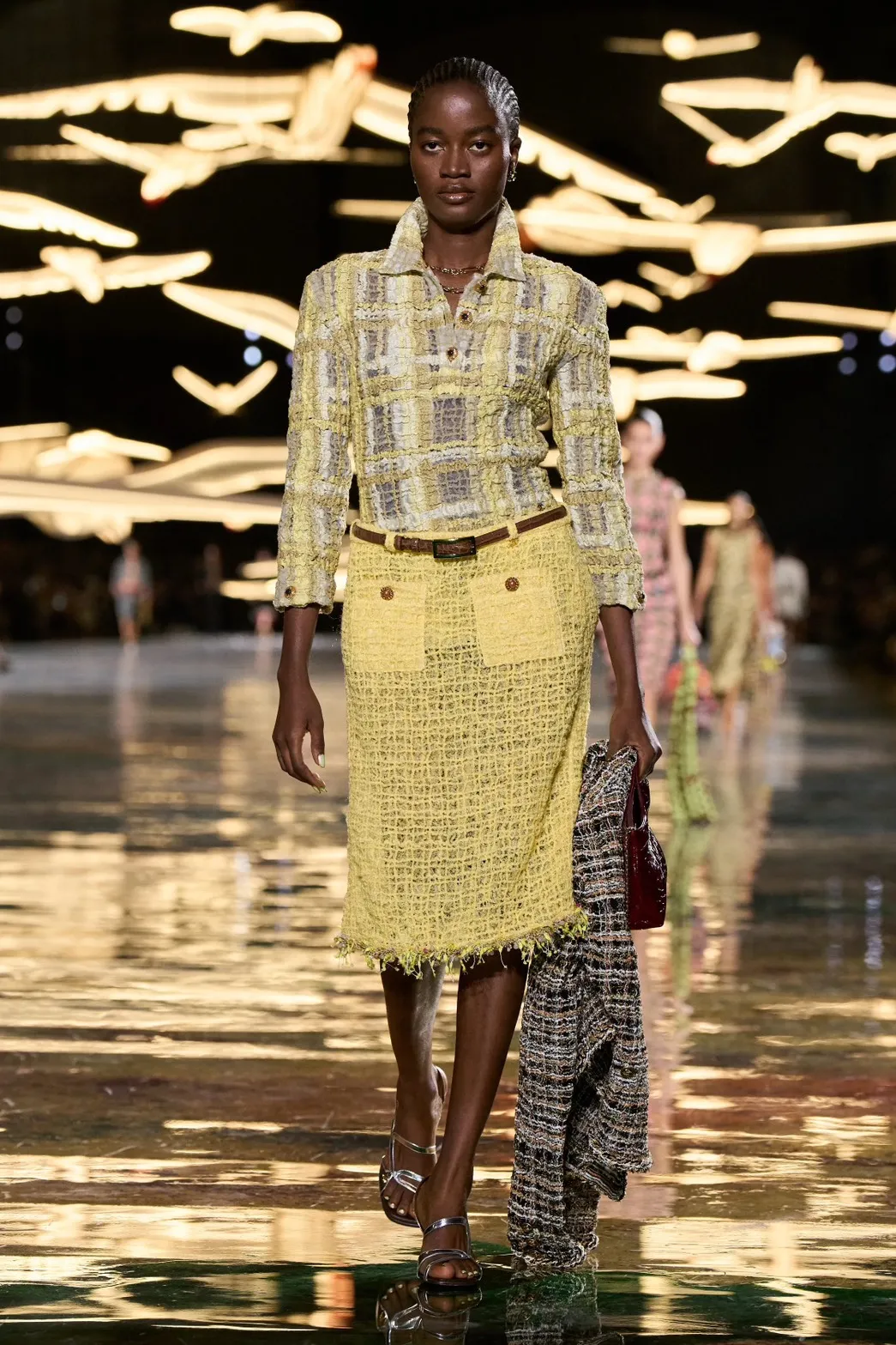 โมเมนต์ 'Rachel Ojuromi' เดินแบบ CHANEL คอลเล็กชั่นฤดูใบไม้ผลิ/ฤดูร้อน 2027