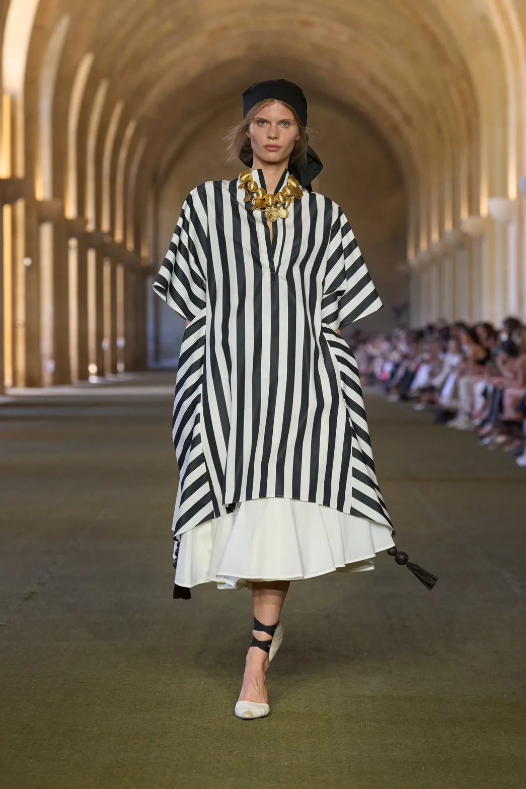 นางเเบบบนรันเวย์ Jacquemus Fall 2025 ‘Le Paysan’
