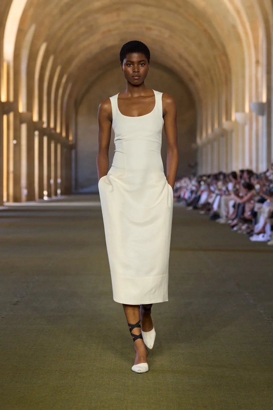 นางเเบบบนรันเวย์ Jacquemus Fall 2025 ‘Le Paysan’