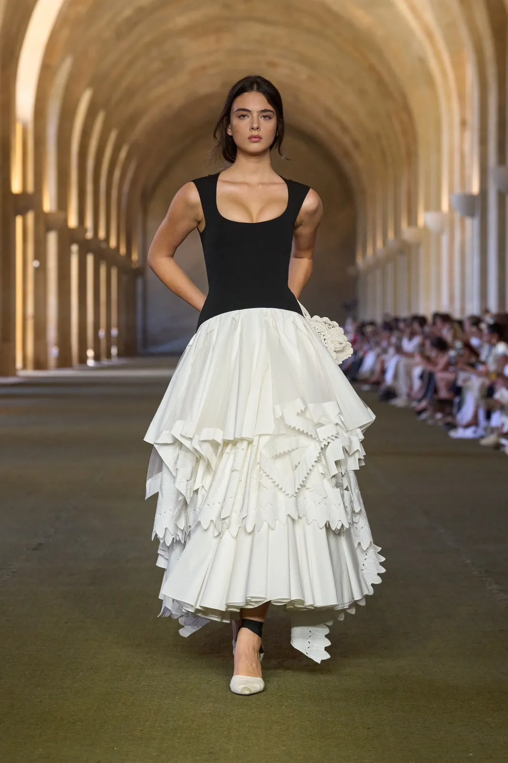 นางเเบบบนรันเวย์ Jacquemus Fall 2025 ‘Le Paysan’