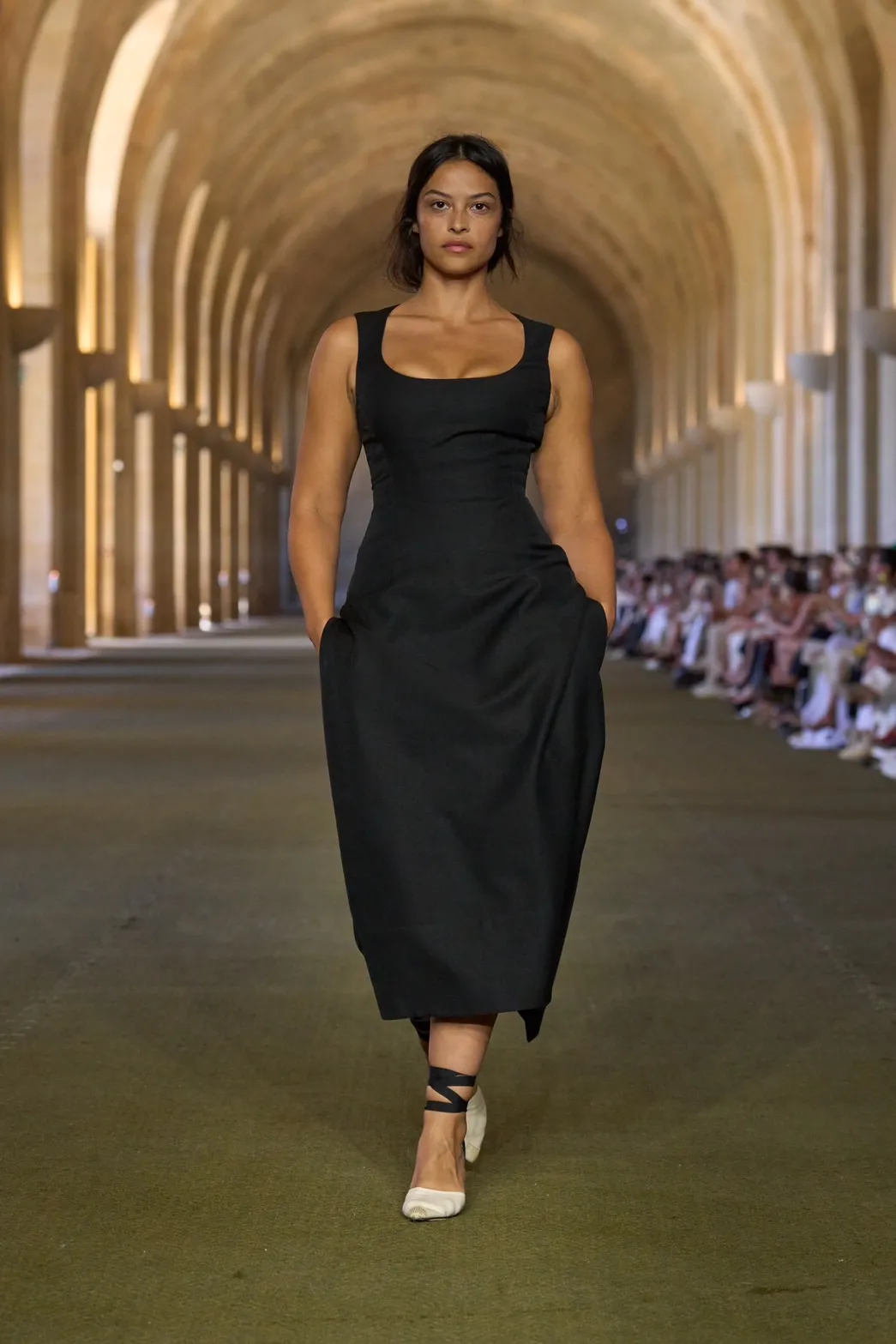 นางเเบบบนรันเวย์ Jacquemus Fall 2025 ‘Le Paysan’