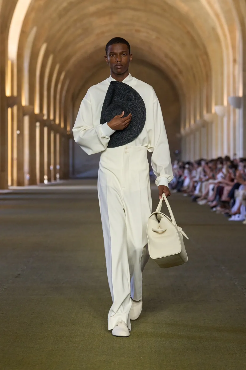 นางเเบบบนรันเวย์ Jacquemus Fall 2025 ‘Le Paysan’