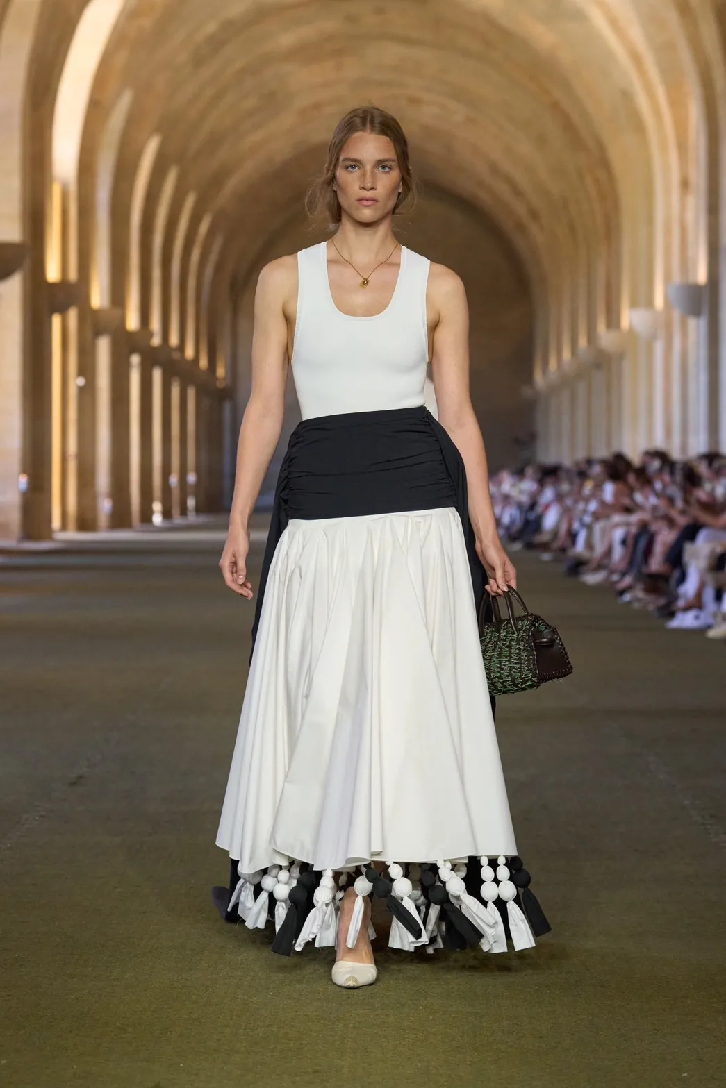 นางเเบบบนรันเวย์ Jacquemus Fall 2025 ‘Le Paysan’