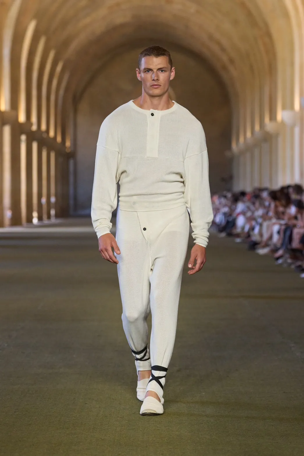 นางเเบบบนรันเวย์ Jacquemus Fall 2025 ‘Le Paysan’