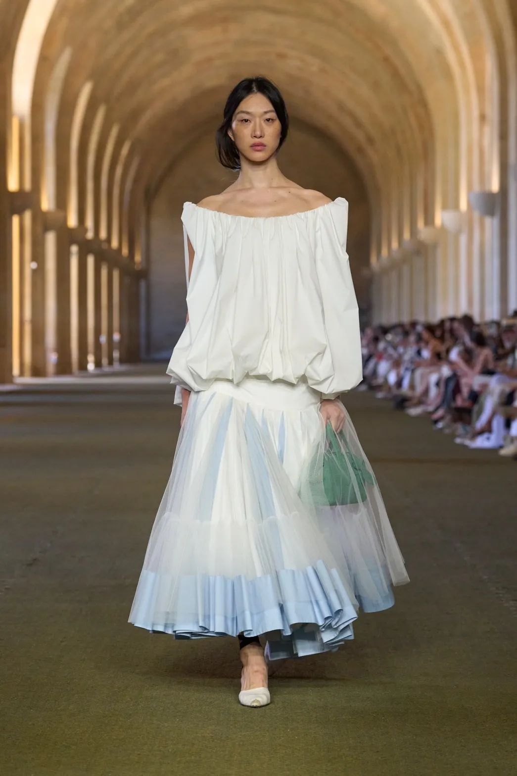 นางเเบบบนรันเวย์ Jacquemus Fall 2025 ‘Le Paysan’