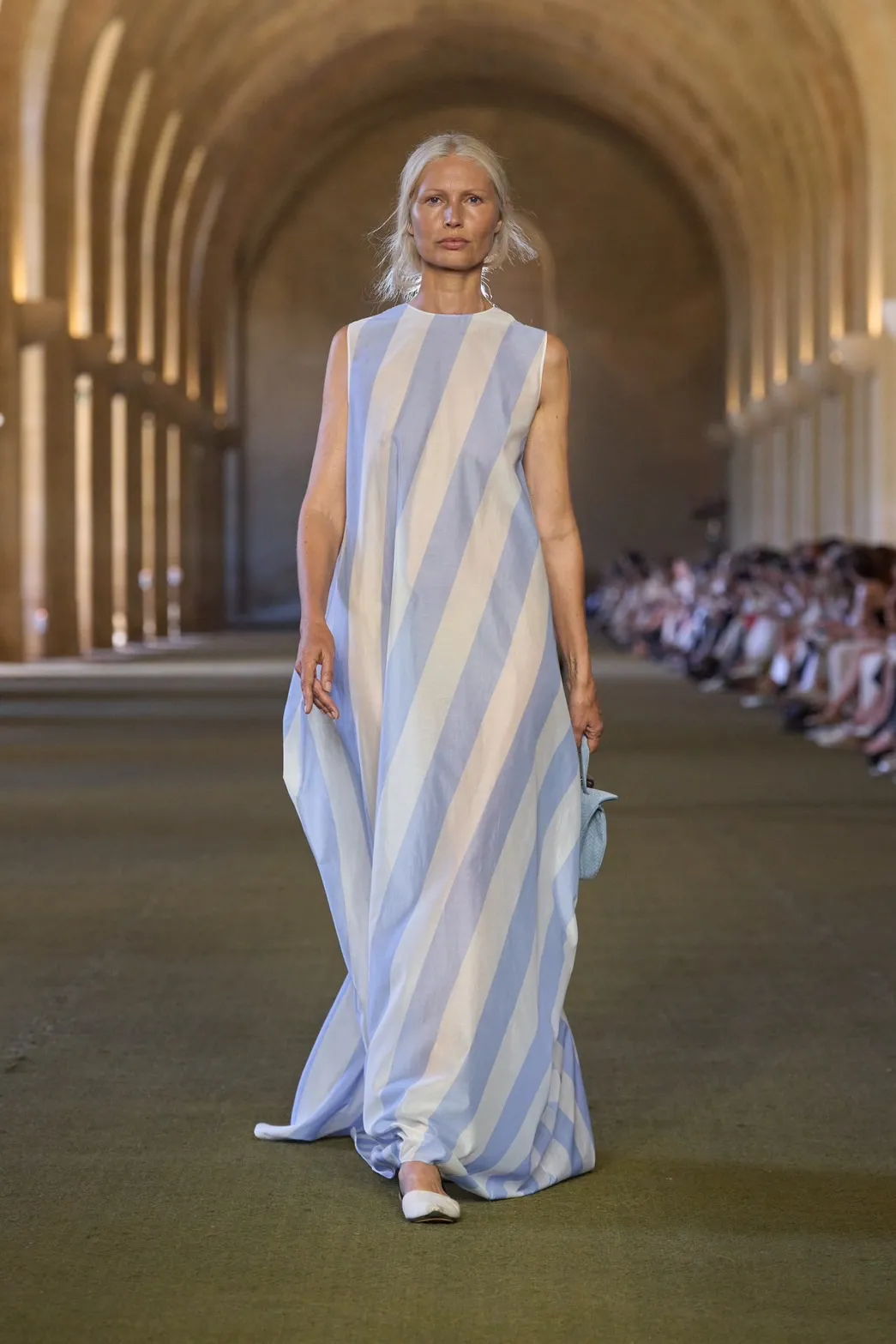 นางเเบบบนรันเวย์ Jacquemus Fall 2025 ‘Le Paysan’