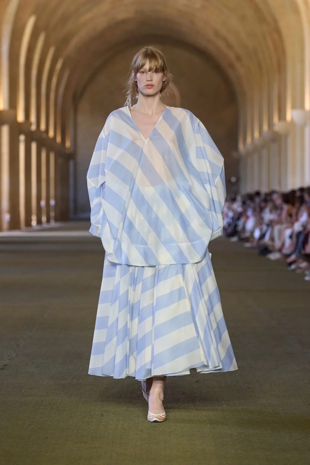 นางเเบบบนรันเวย์ Jacquemus Fall 2025 ‘Le Paysan’