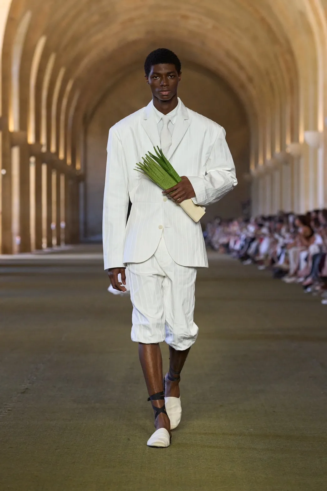 นางเเบบบนรันเวย์ Jacquemus Fall 2025 ‘Le Paysan’