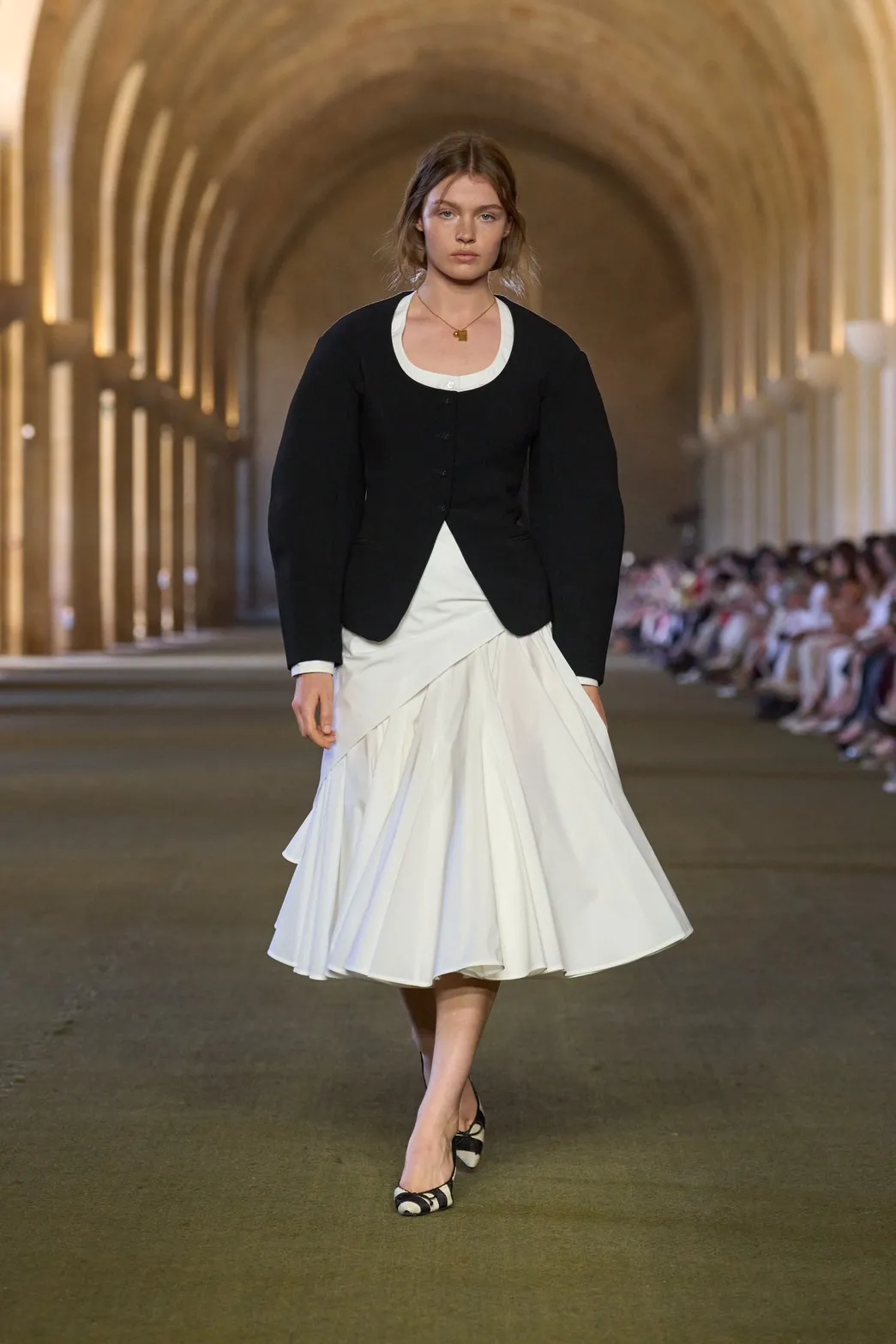 นางเเบบบนรันเวย์ Jacquemus Fall 2025 ‘Le Paysan’