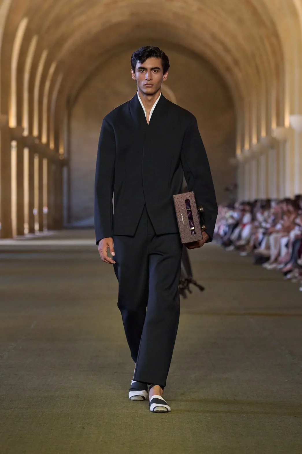 นางเเบบบนรันเวย์ Jacquemus Fall 2025 ‘Le Paysan’