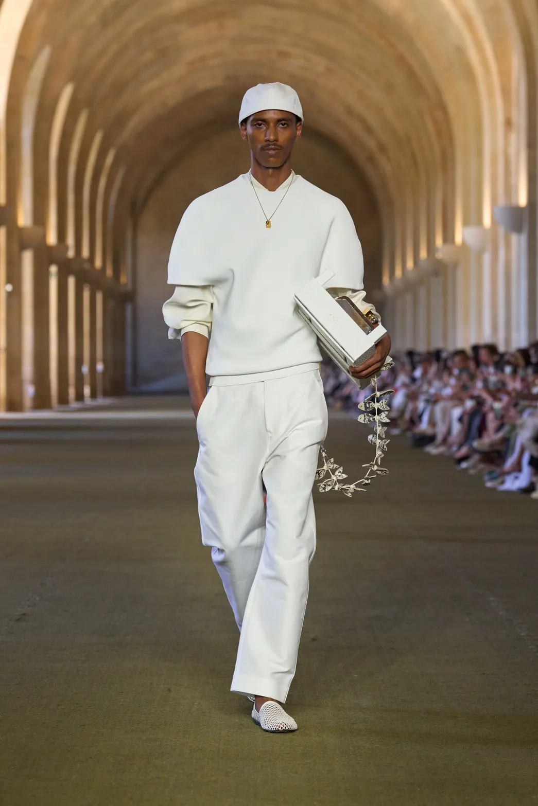 นางเเบบบนรันเวย์ Jacquemus Fall 2025 ‘Le Paysan’