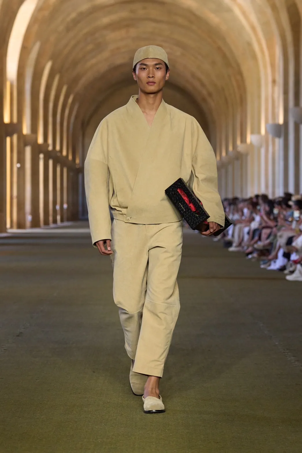 นางเเบบบนรันเวย์ Jacquemus Fall 2025 ‘Le Paysan’
