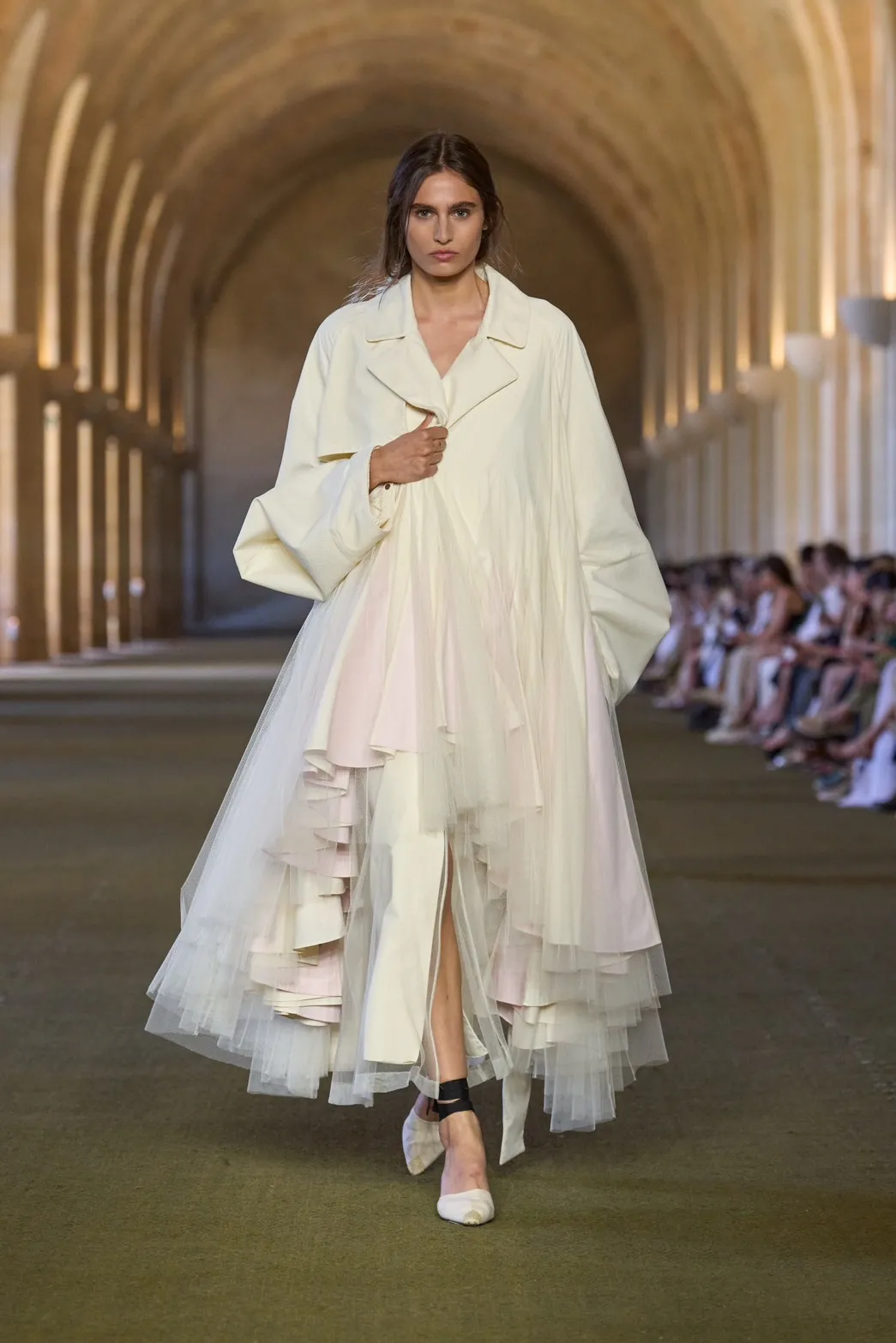 นางเเบบบนรันเวย์ Jacquemus Fall 2025 ‘Le Paysan’