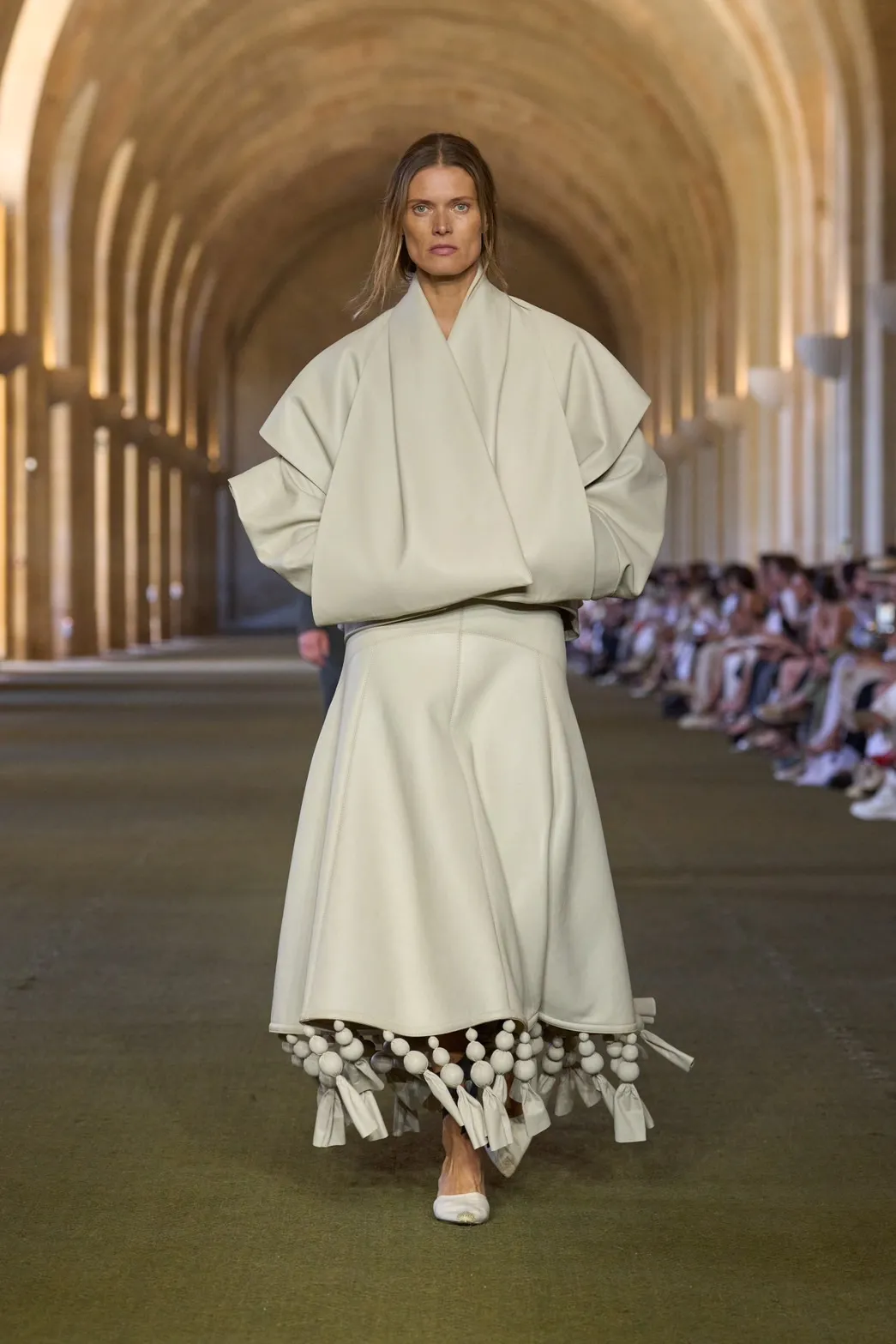 นางเเบบบนรันเวย์ Jacquemus Fall 2025 ‘Le Paysan’