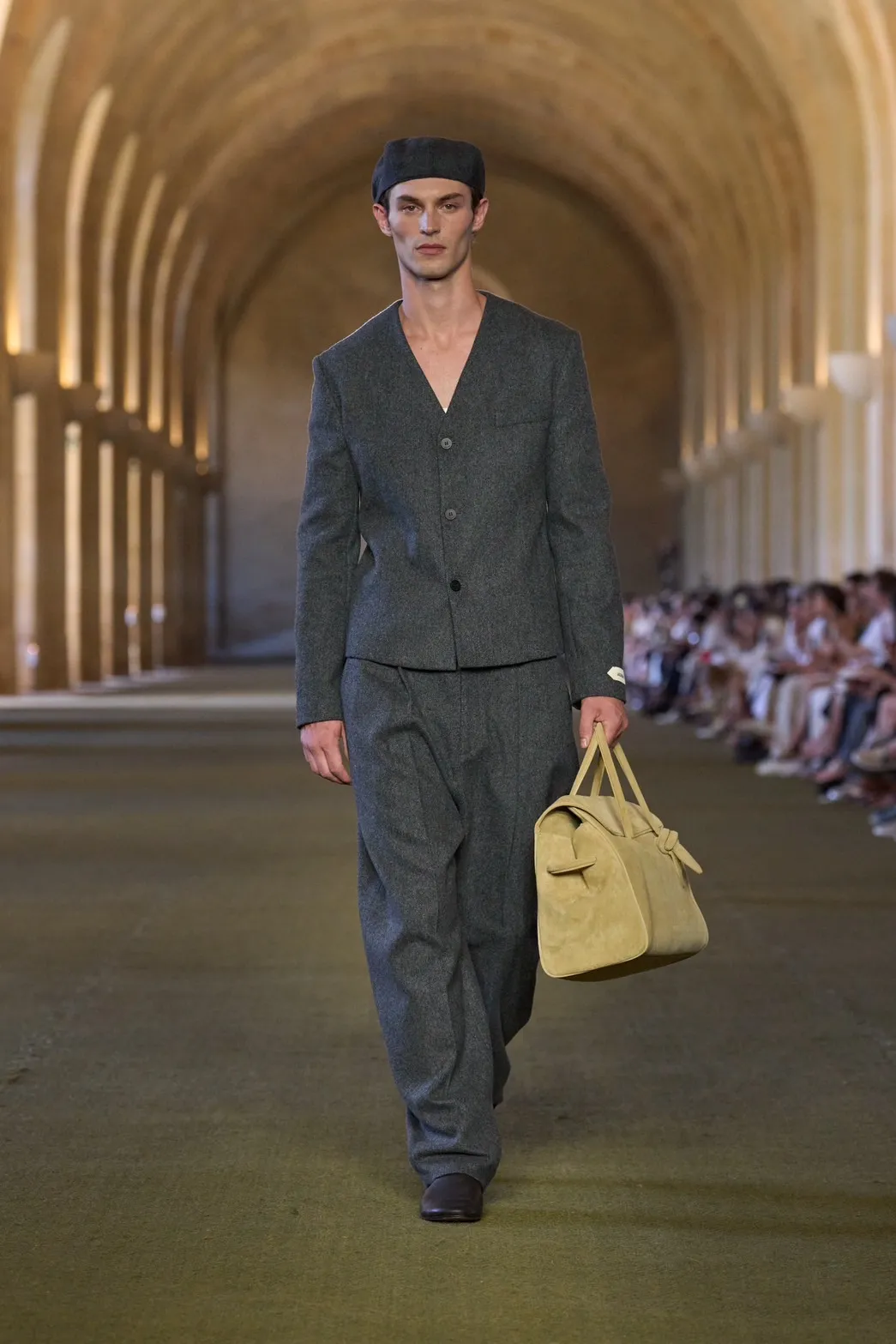 นางเเบบบนรันเวย์ Jacquemus Fall 2025 ‘Le Paysan’